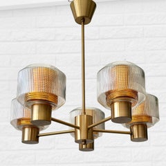 Skandinavischer modernistischer Kronleuchter, Glas und Messing mit fünf Armen, Schweden, 1960er Jahre