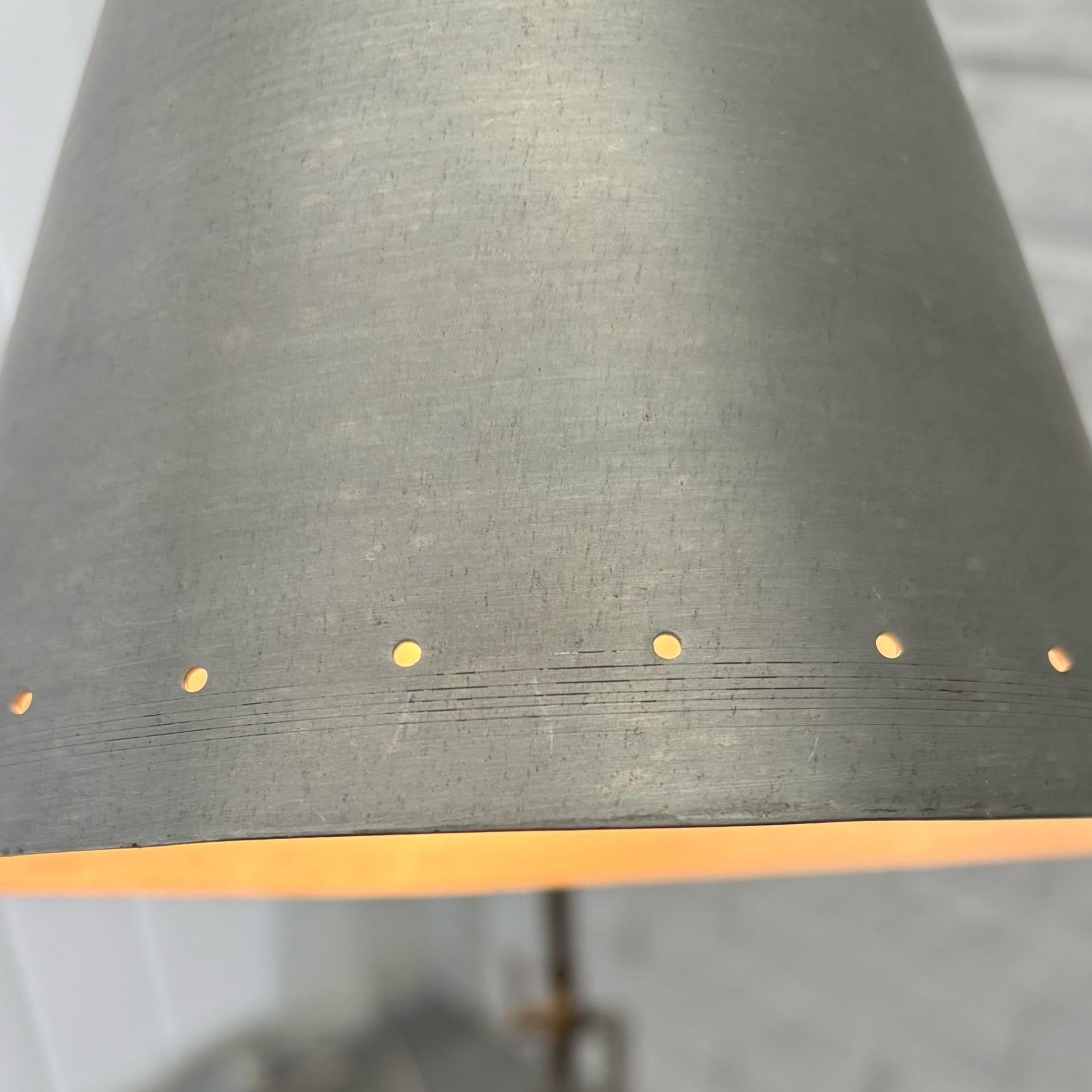 Lampadaire moderniste scandinave à contrepoids, laiton et acier, Suède, années 1950 en vente 6