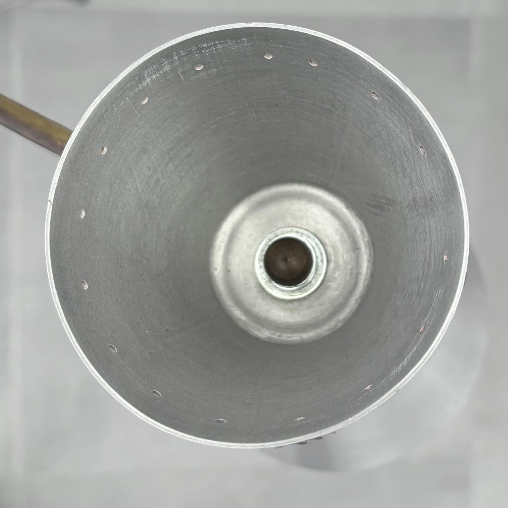 Lampadaire moderniste scandinave à contrepoids, laiton et acier, Suède, années 1950 en vente 7