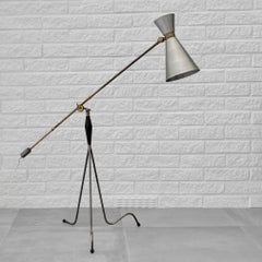 Lampadaire moderniste scandinave à contrepoids, laiton et acier, Suède, années 1950