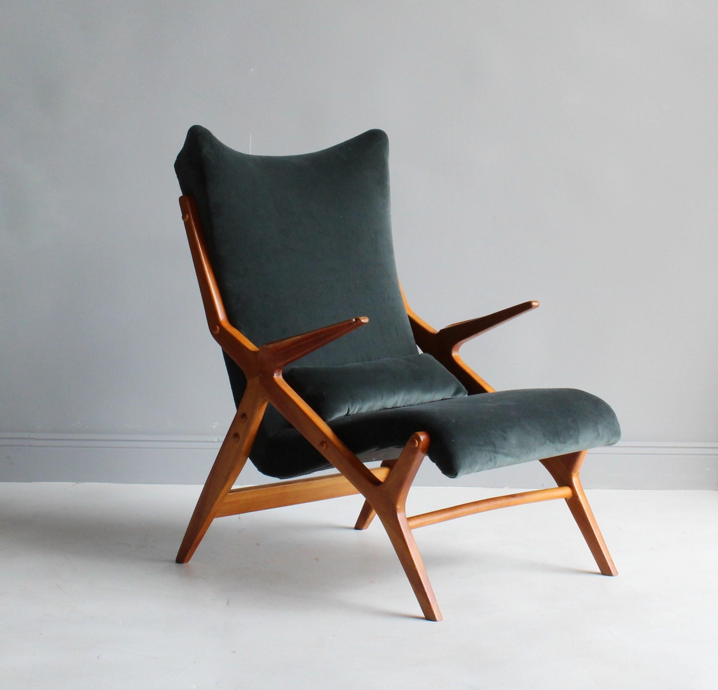A modernist lounge chair / armchair. Designed by an unknown Swedish modernist designer. Reupholstered in brand new high-end velvet. Inspiration was likely drawn from Italian design of the period.



 