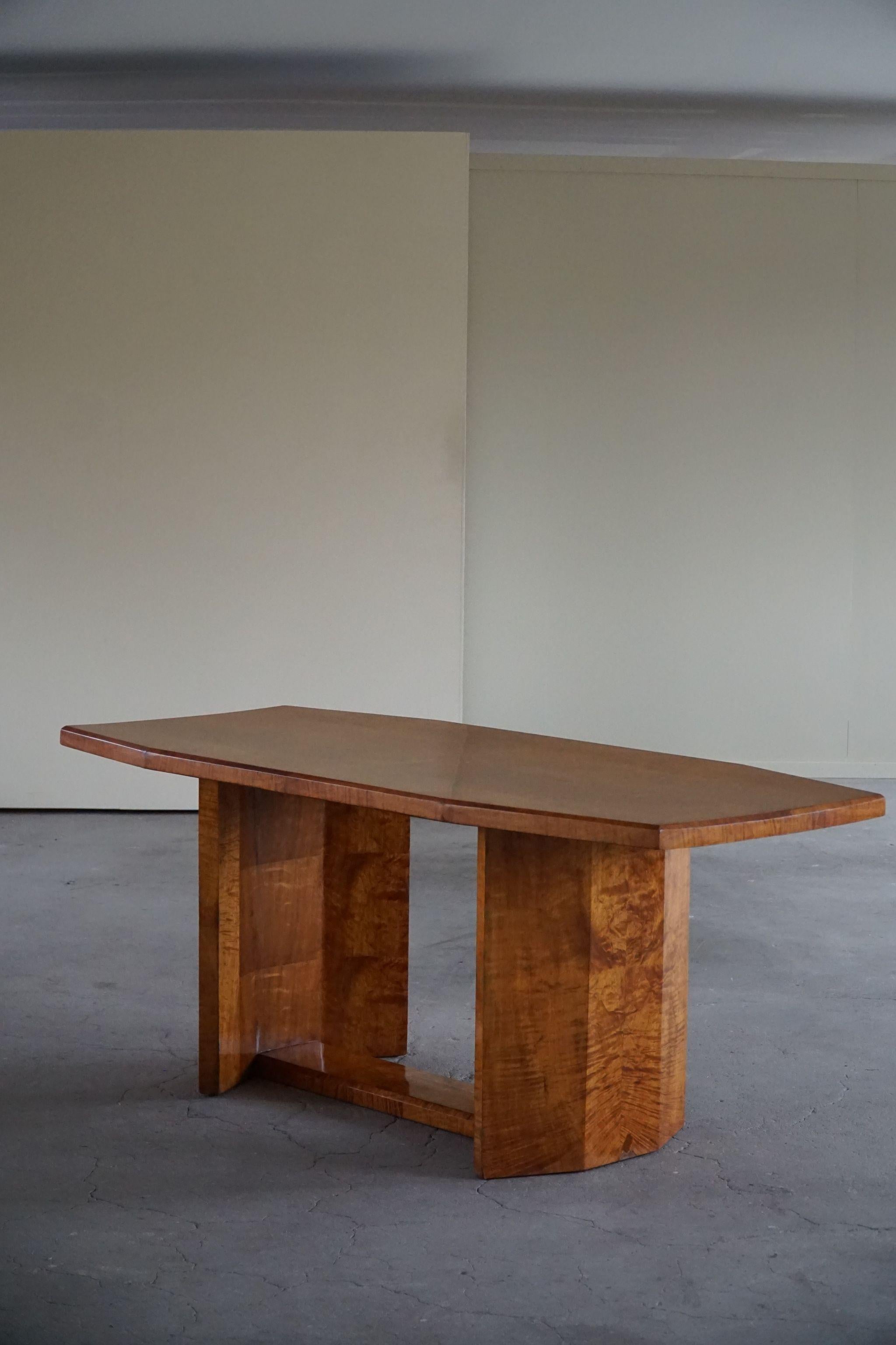 Scandinavian Modernist Flamed Birch Wood Dining Table, Art Deco, Made in 1930s 8
