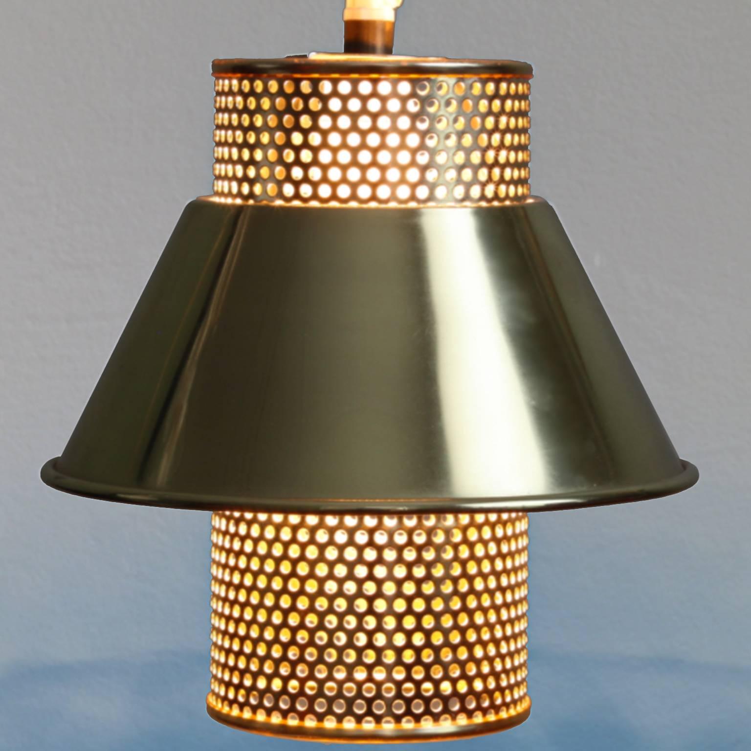 Skandinavische Modernisten Hans-Agne Jakobssons Anhänger T766, aus den 1970er Jahren (Skandinavische Moderne) im Angebot
