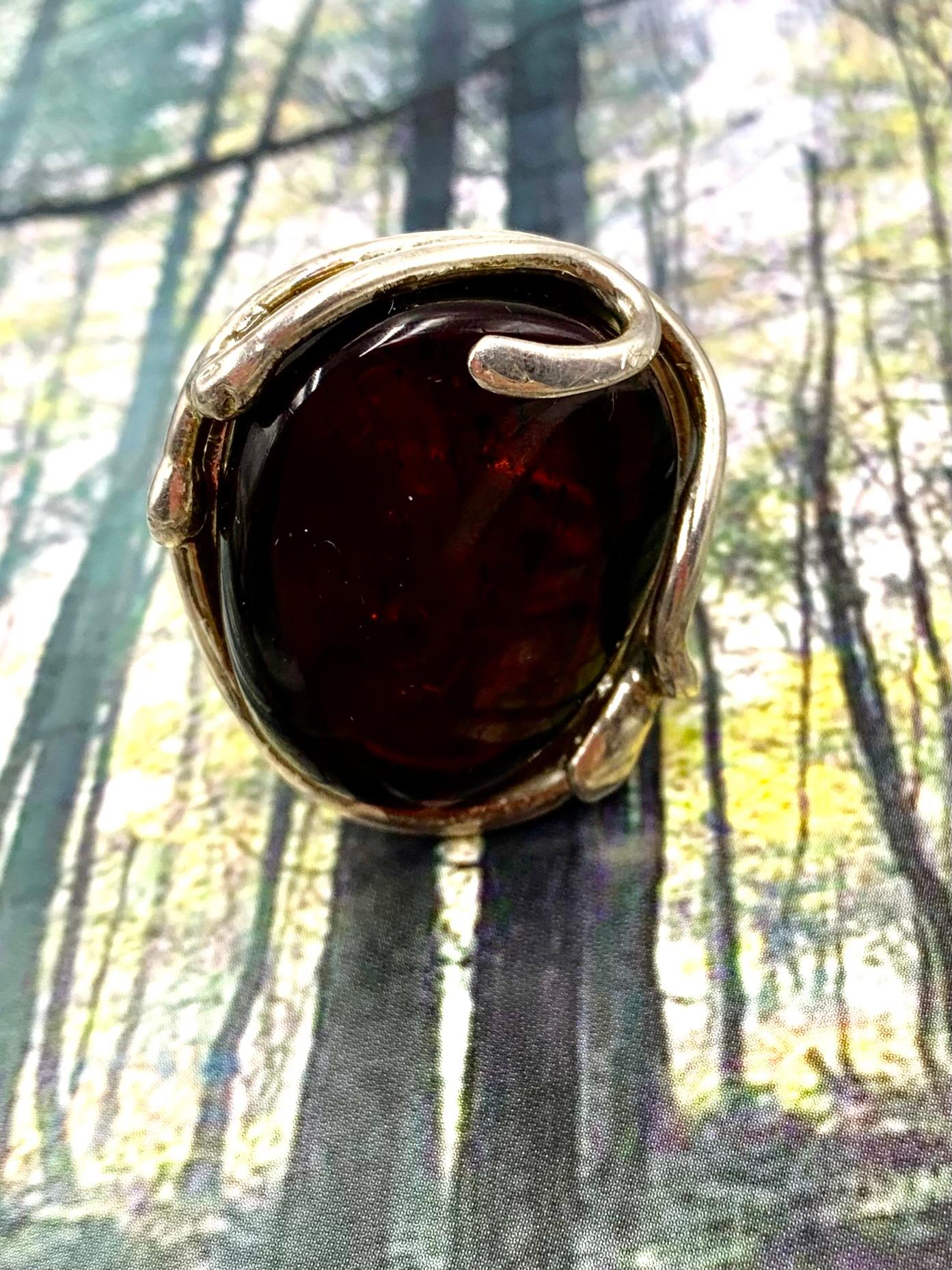 Scandinavian Modernist Natural Deep Madeira Amber Sterling Silver Statement Ring In Good Condition For Sale In New York, NY