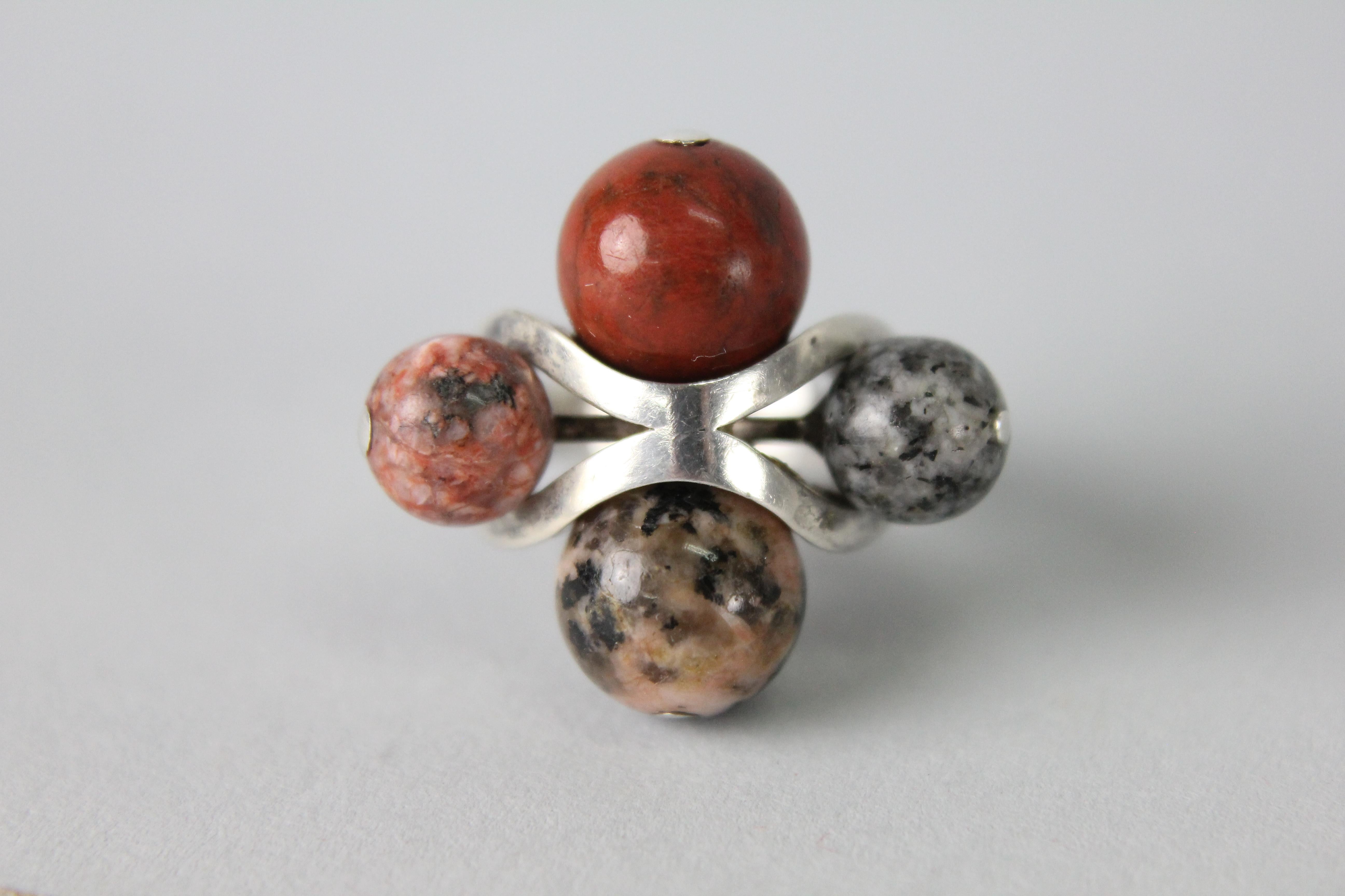 Scandinavian Modernist Ring in silver and porphyry by Hugo Strömdahl, Stockholm Sweden 1942.
Very rare and unusual ring with four different kinds of Swedish porphyry stones.
Ring size 14, Us size 4.
Nice vintage condition.