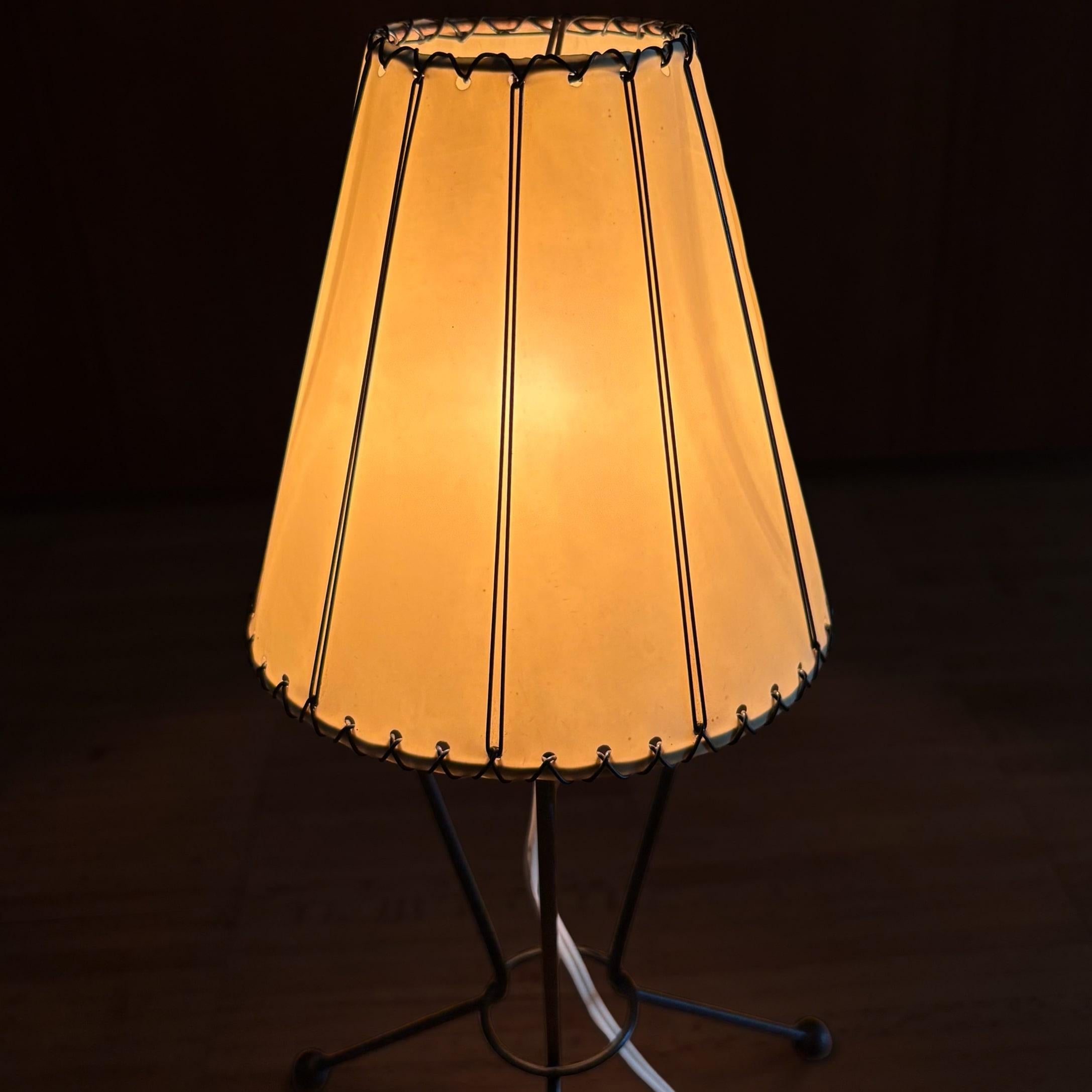 Lámpara de mesa modernista escandinava B10 de LECO Armatur AB, Suecia. 1950s mediados del siglo XX en venta