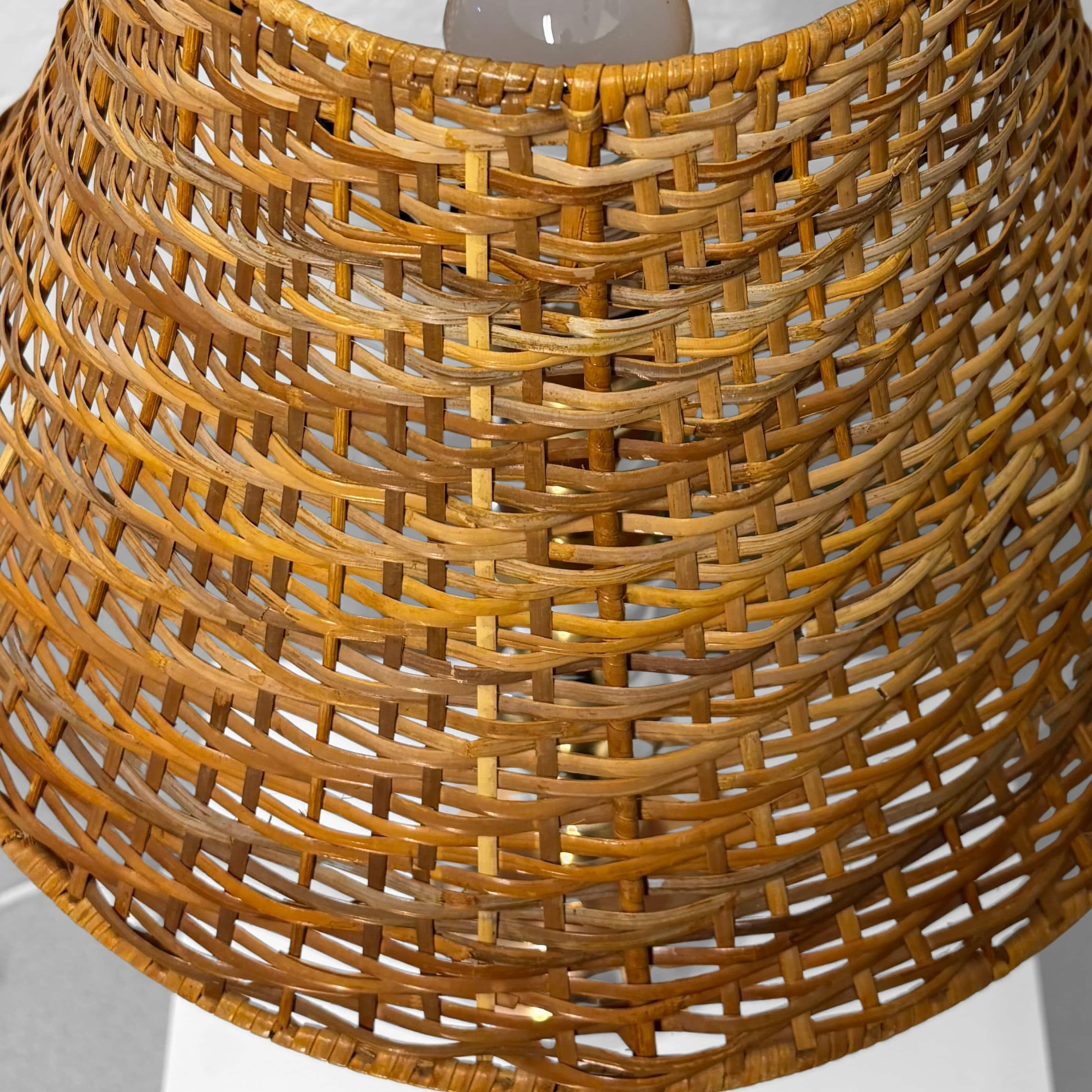 Lampe de table moderniste scandinave, sphères en laiton et rotin, Suède, années 1960 en vente 2