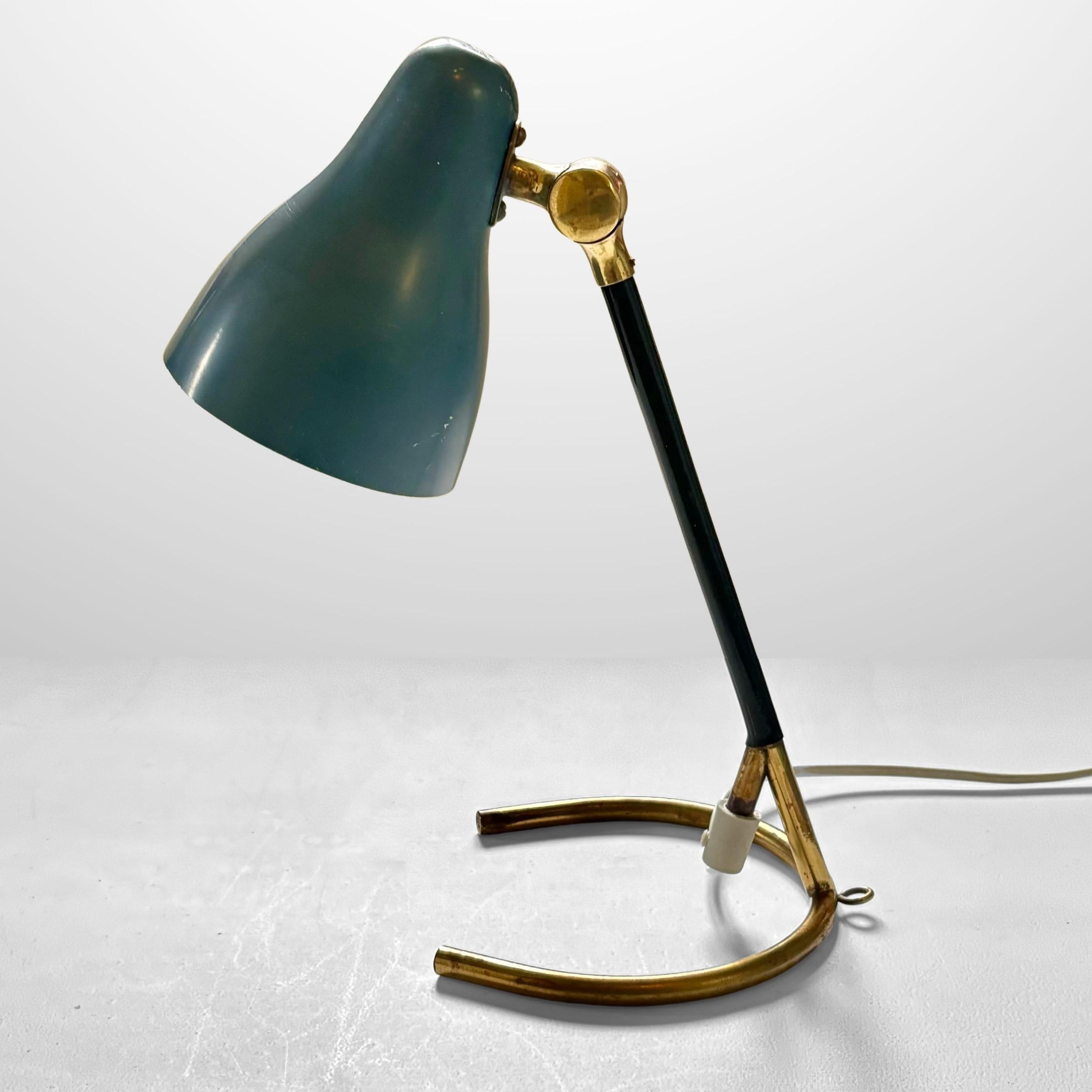 Mid-20th Century Scandinavian modernist table lamp model FÅ 501, brass and steel, Sweden, 1950s For Sale