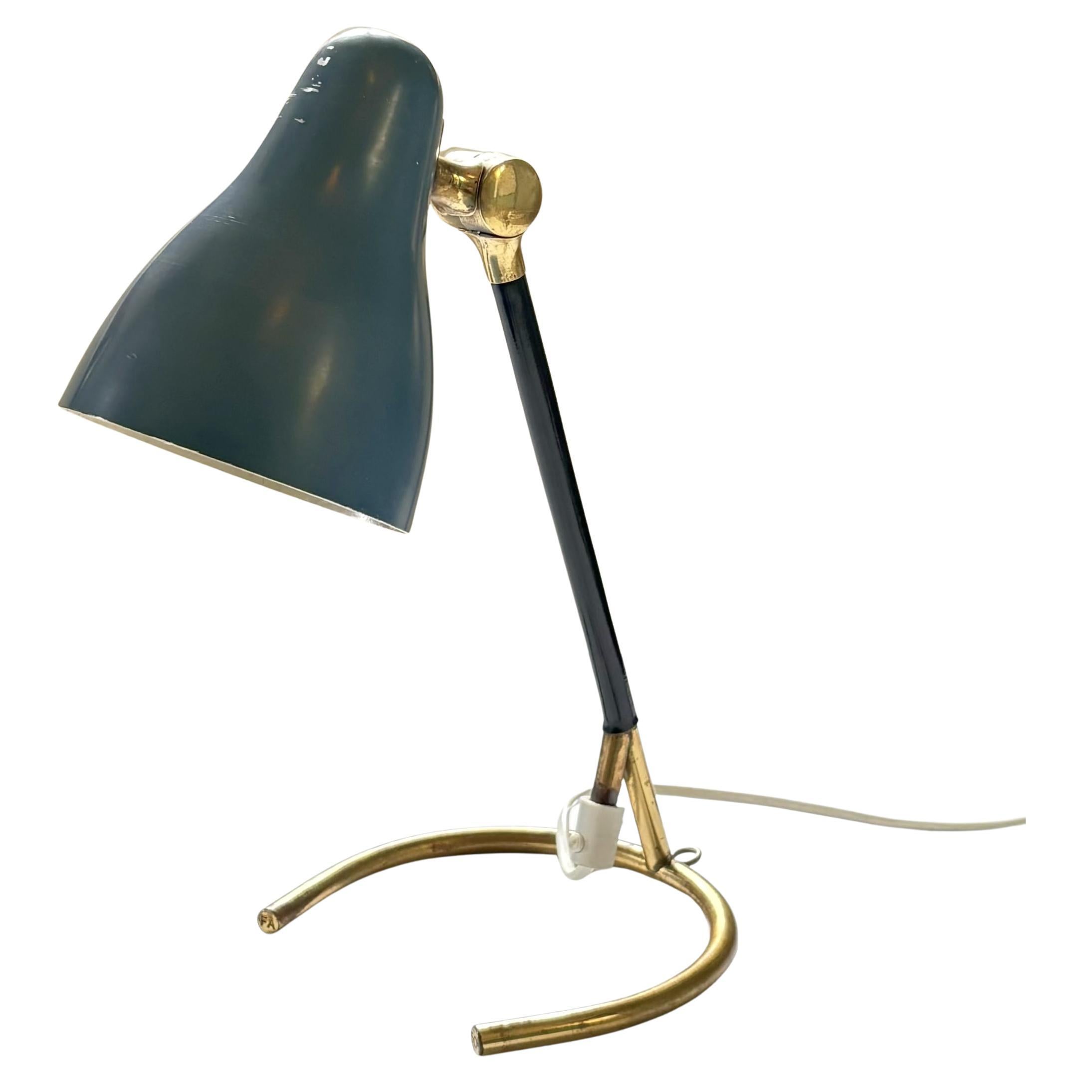 Scandinavian modernist table lamp model FÅ 501, brass and steel, Sweden, 1950s For Sale