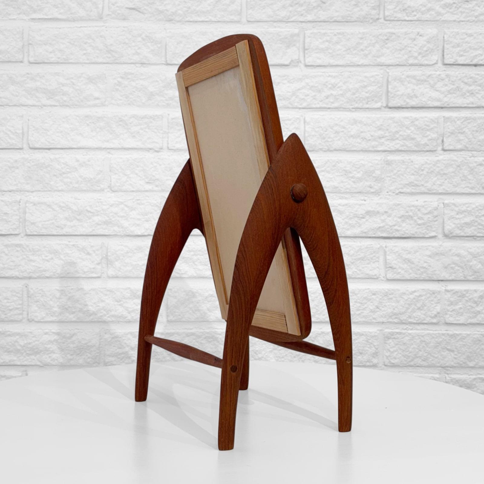 Scandinavian modernist table mirror, solid teak, organic design, Sweden, 1950s In Good Condition For Sale In Forserum, SE