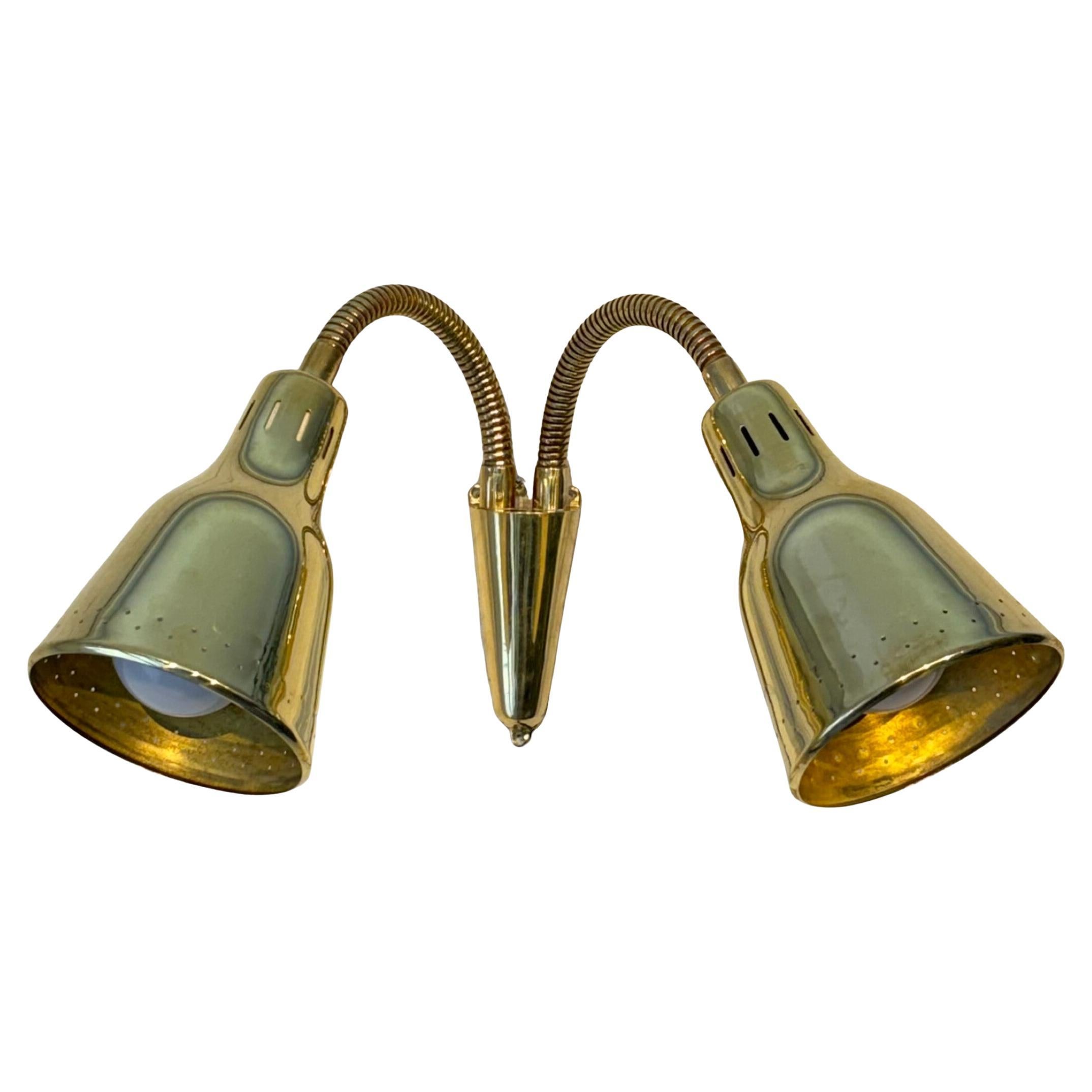 Applique scandinave moderniste en laiton, Model No No 6744, Suède, années 1940 en vente