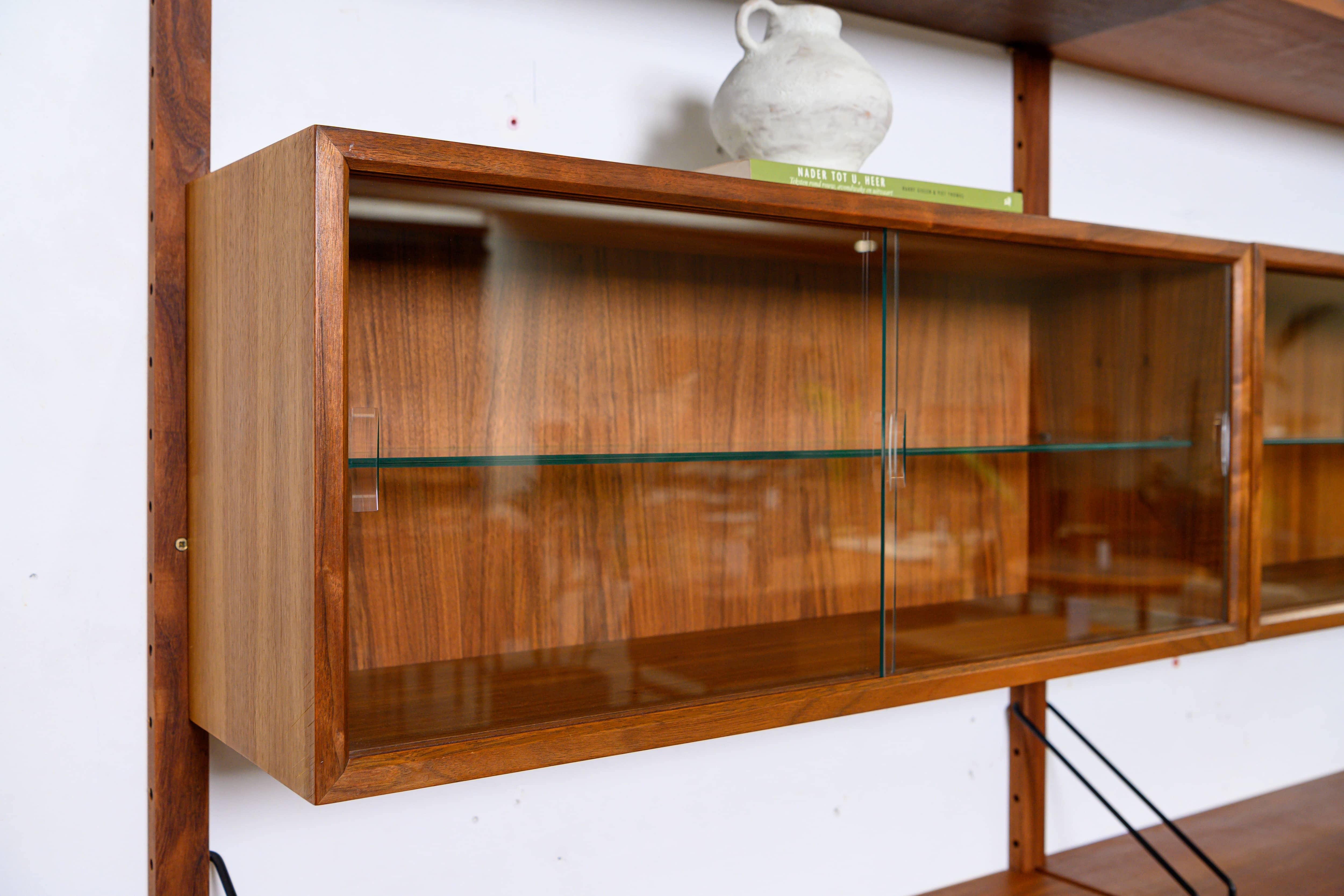 20th Century Scandinavian modular wall unit in walnut by Poul Cadovius for Royal System