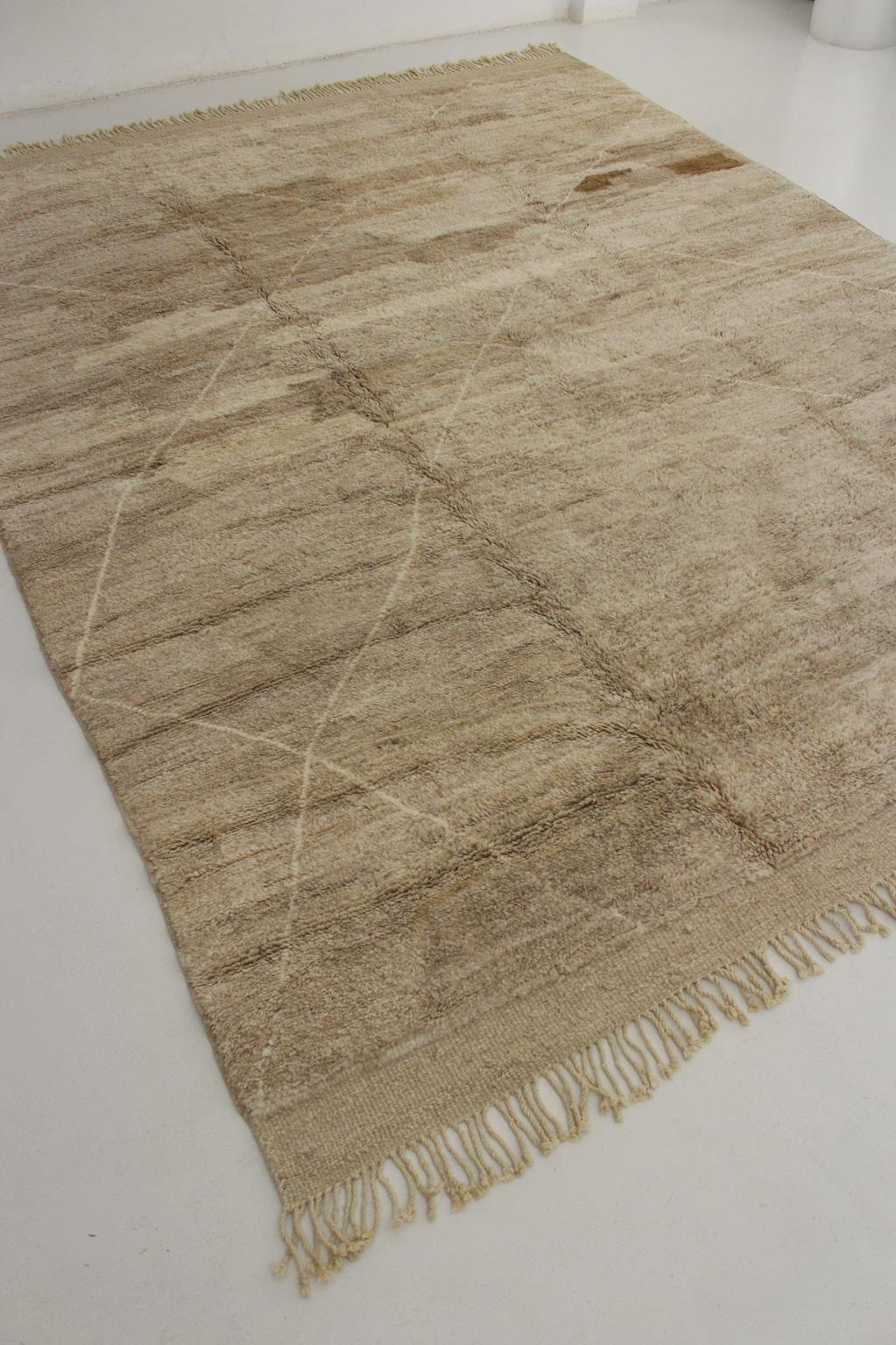 Scandinavian Modern Scandinavian Moroccan wool Mrirt rug - Beige/brown - 10.3x13feet / 315x398cm For Sale