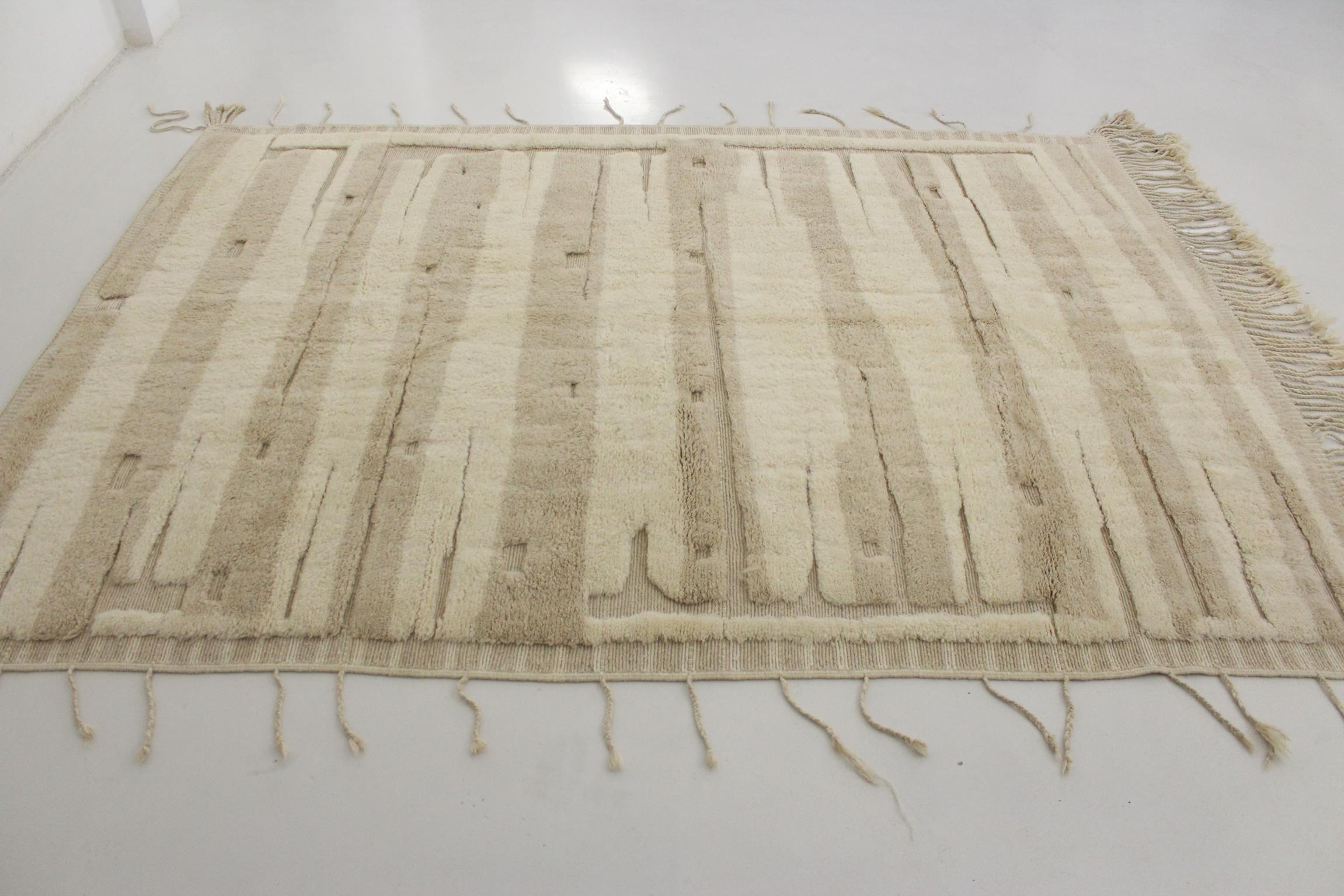 Skandinavischer marokkanischer Mrirt-Teppich aus Wolle - Creme/beige - 7.6x10,5feet / 232x322cm (Skandinavische Moderne) im Angebot
