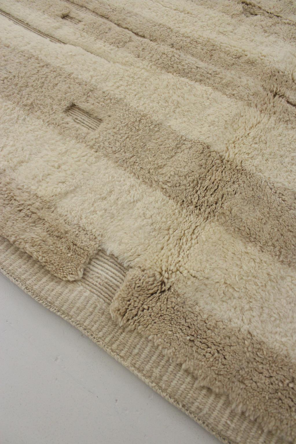 Skandinavischer marokkanischer Mrirt-Teppich aus Wolle - Creme/beige - 7.6x10,5feet / 232x322cm (Handgewebt) im Angebot