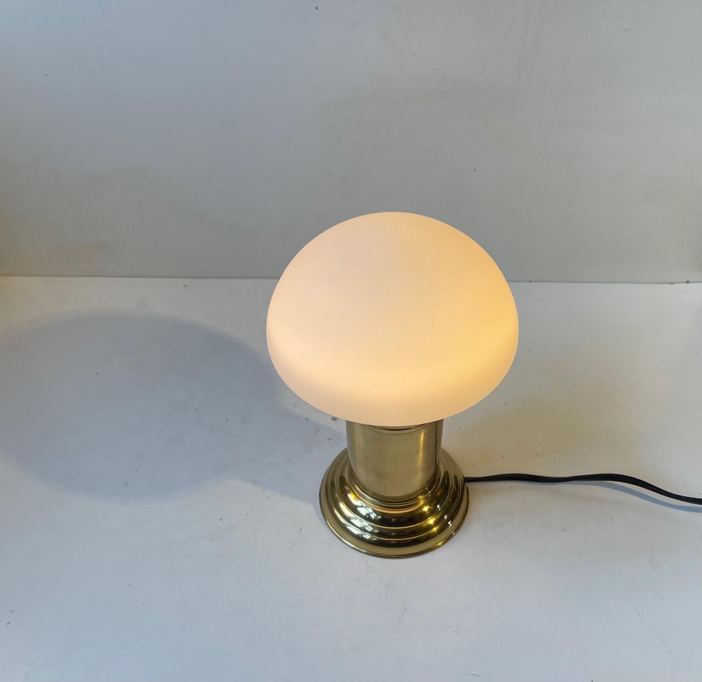 Scandinavian Mushroom Table Lamp in Brass and White Glass, 1970s In Good Condition For Sale In Esbjerg, DK