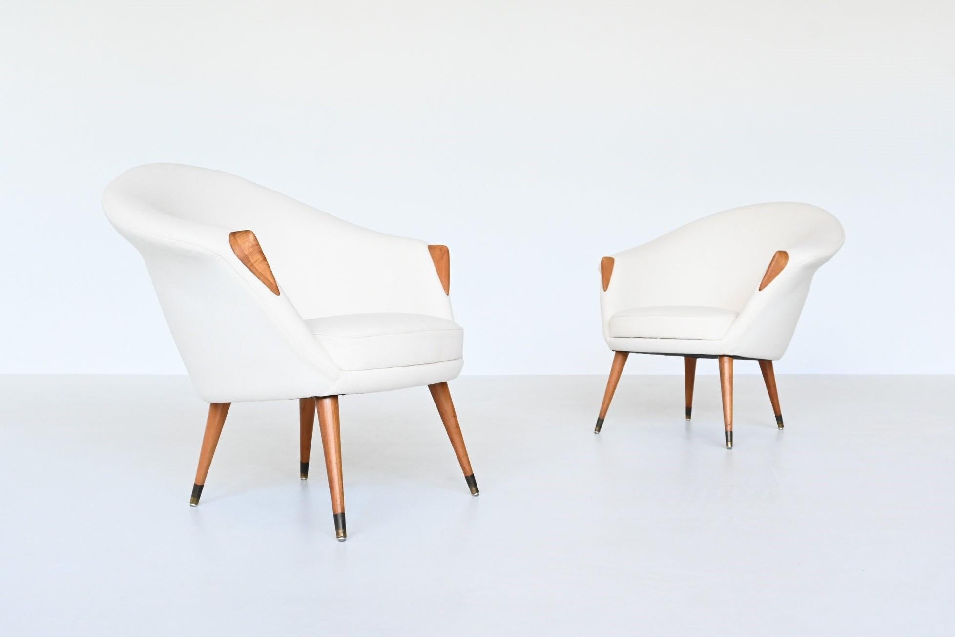 Beautiful pair of Scandinavian lounge chairs in the style of Nanna Ditzel, Denmark 1960. It´s shape is very close to the nursing chair by Nanna Ditzel. The curved shell is professionally re-upholstered with an off-white thick and soft 100% wool