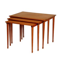 Ensemble de tables gigognes scandinaves élancées par Brode Blindheim