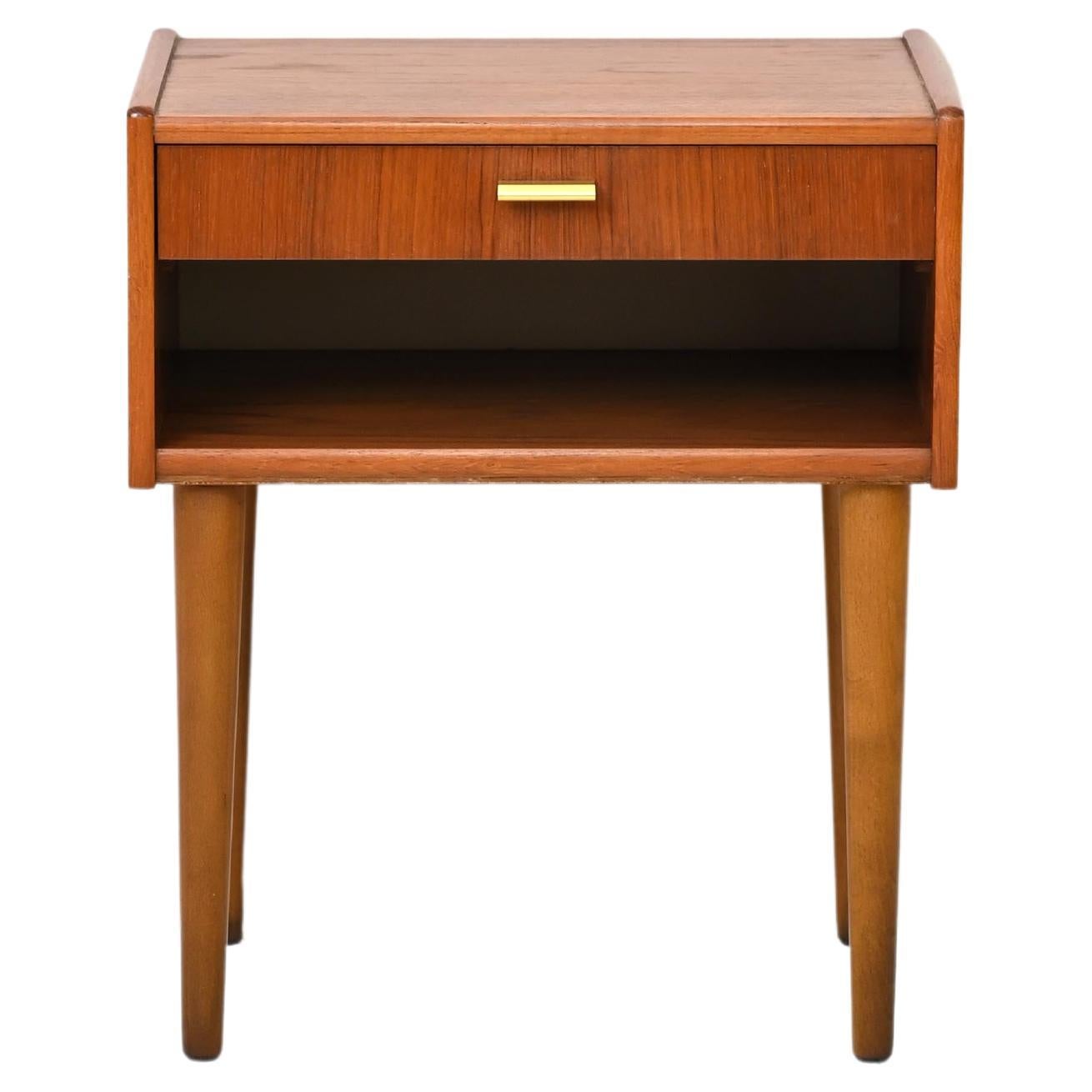 Set of 2 Contemporary Mirrored Nightstands with Champagne Moldings