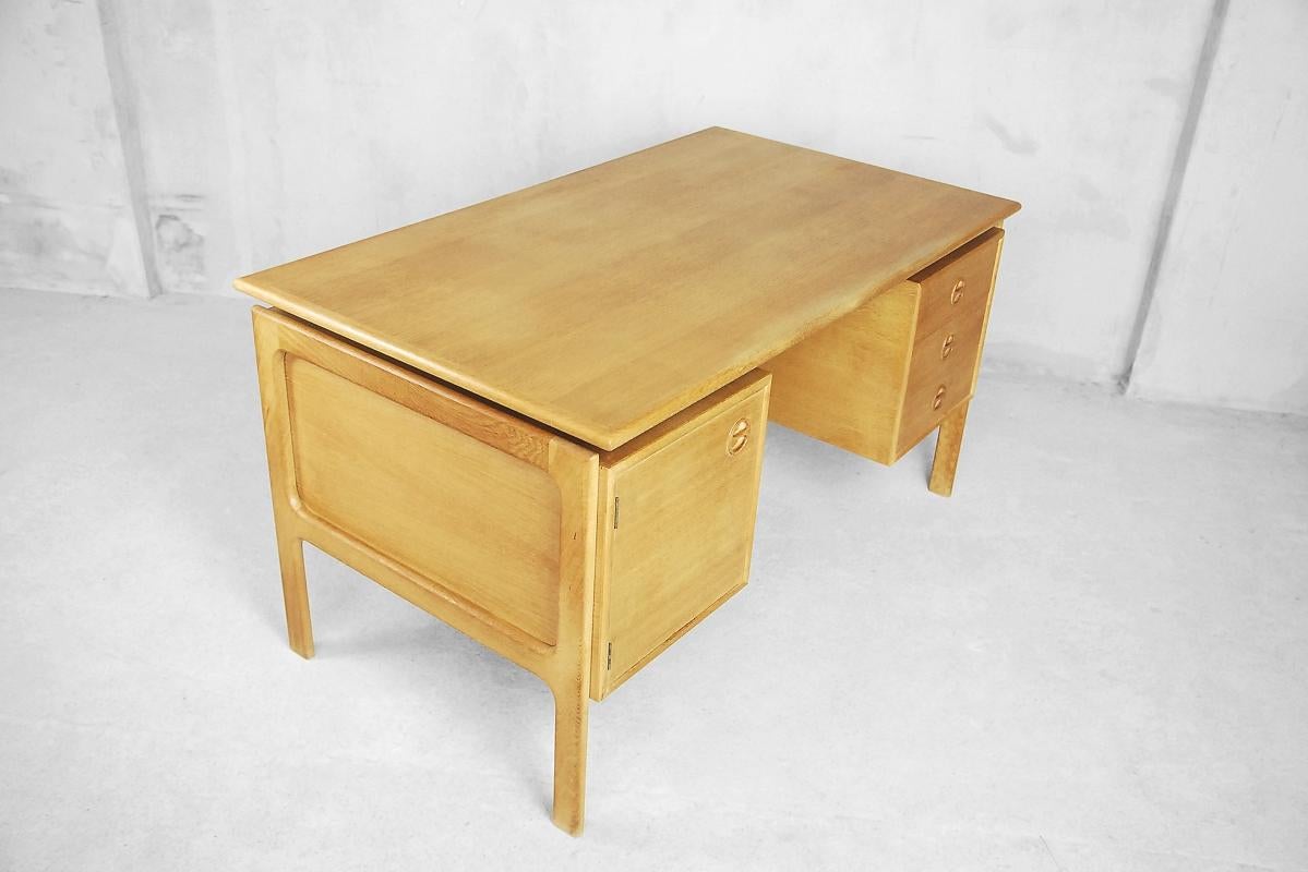 Scandinavian Oak Bilateral Vintage Desk, 1960s For Sale 6