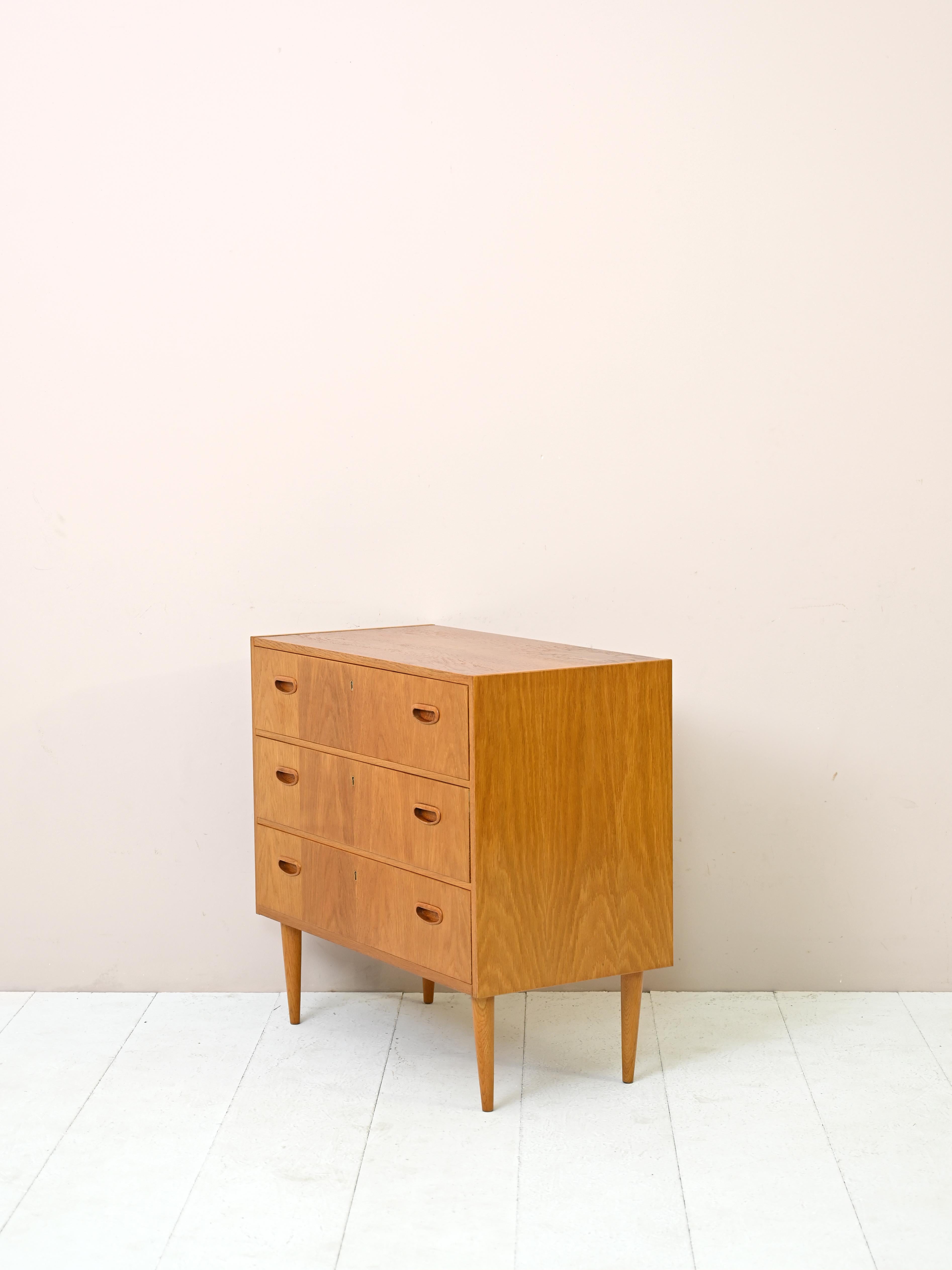 Scandinavian oak chest of drawers In Good Condition In Brescia, IT