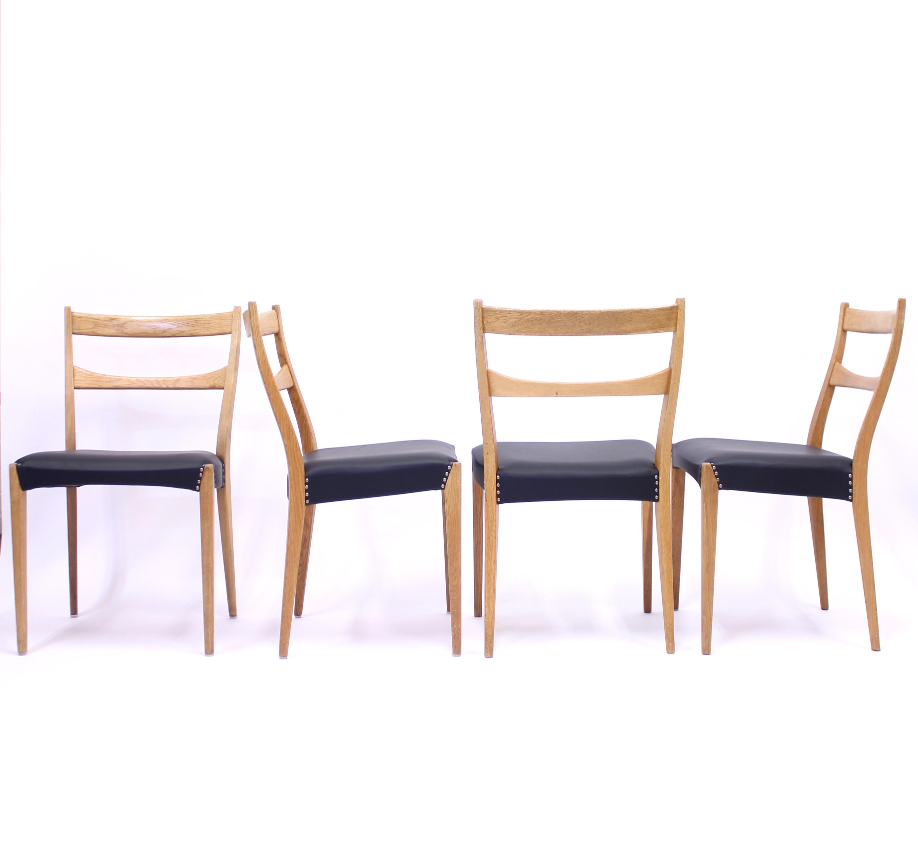 Scandinavian Modern Scandinavian Oak Dining Chairs with Black Leather Seats, 1950s For Sale