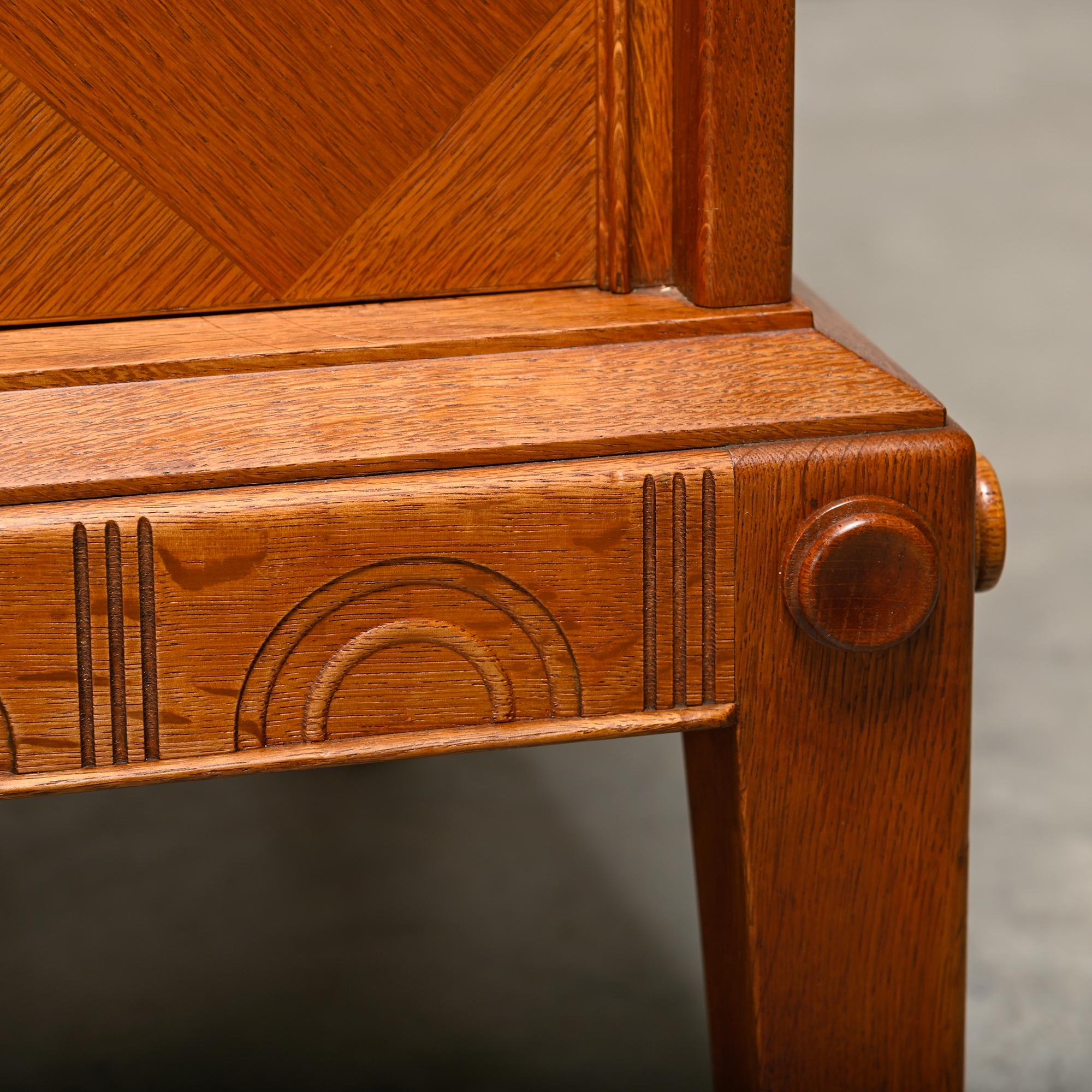 Credenza scandinava in Oak con pannello intagliato raffigurante Mercurio, Svezia, anni '60 in vendita 2