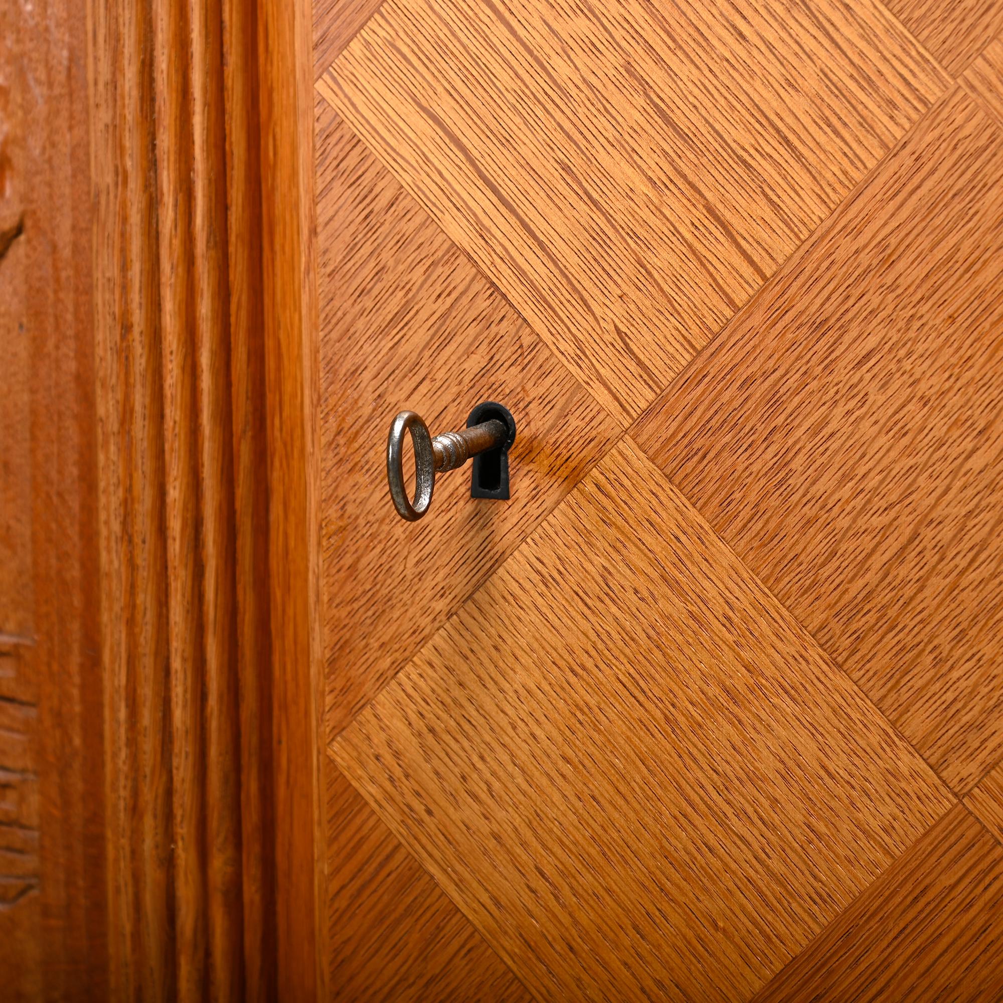Credenza scandinava in Oak con pannello intagliato raffigurante Mercurio, Svezia, anni '60 in vendita 3