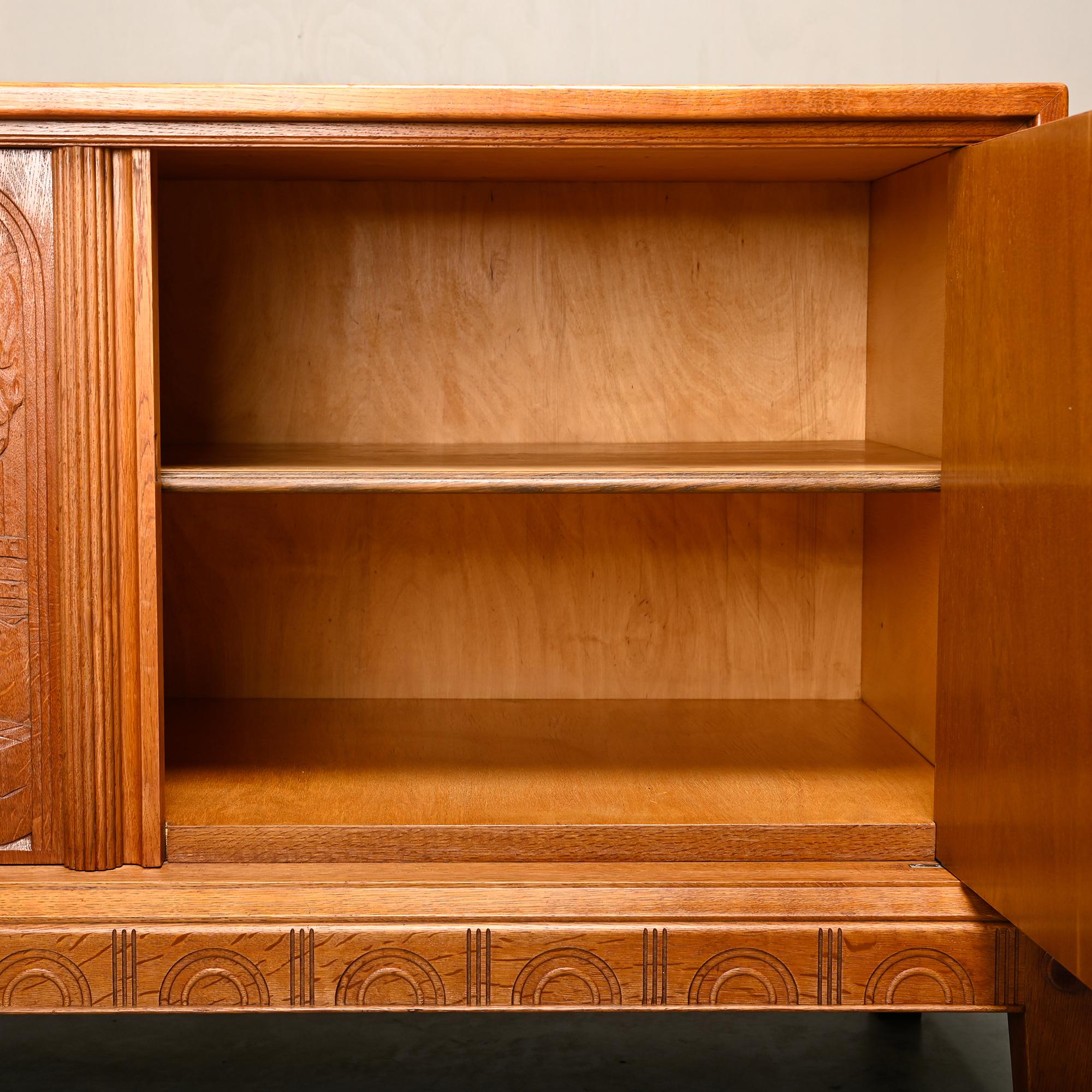 Credenza scandinava in Oak con pannello intagliato raffigurante Mercurio, Svezia, anni '60 in vendita 4