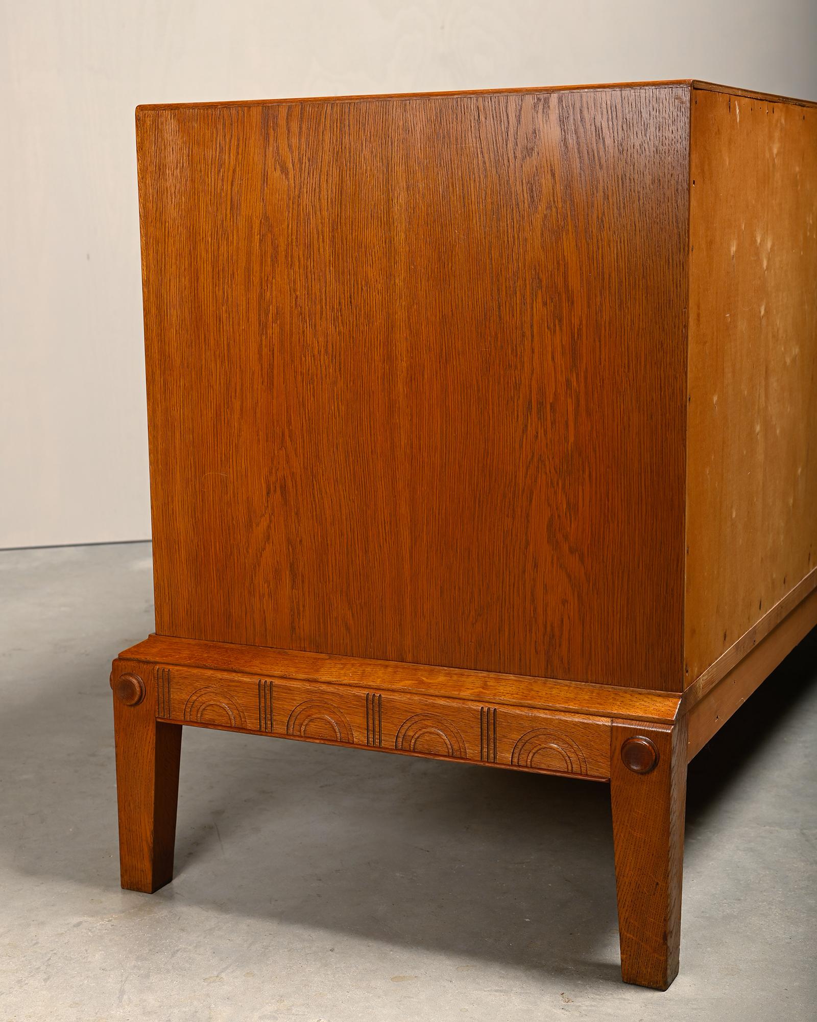 Credenza scandinava in Oak con pannello intagliato raffigurante Mercurio, Svezia, anni '60 in vendita 8
