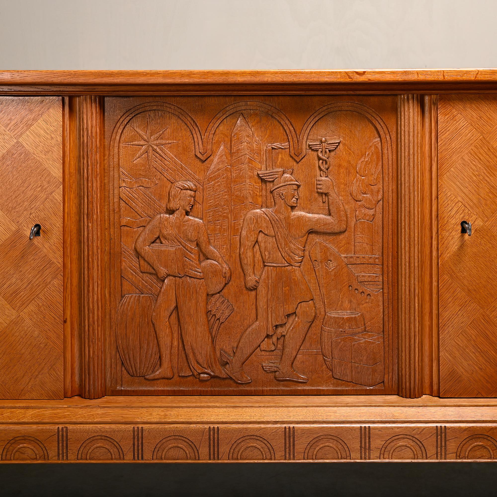 Legno Credenza scandinava in Oak con pannello intagliato raffigurante Mercurio, Svezia, anni '60 in vendita