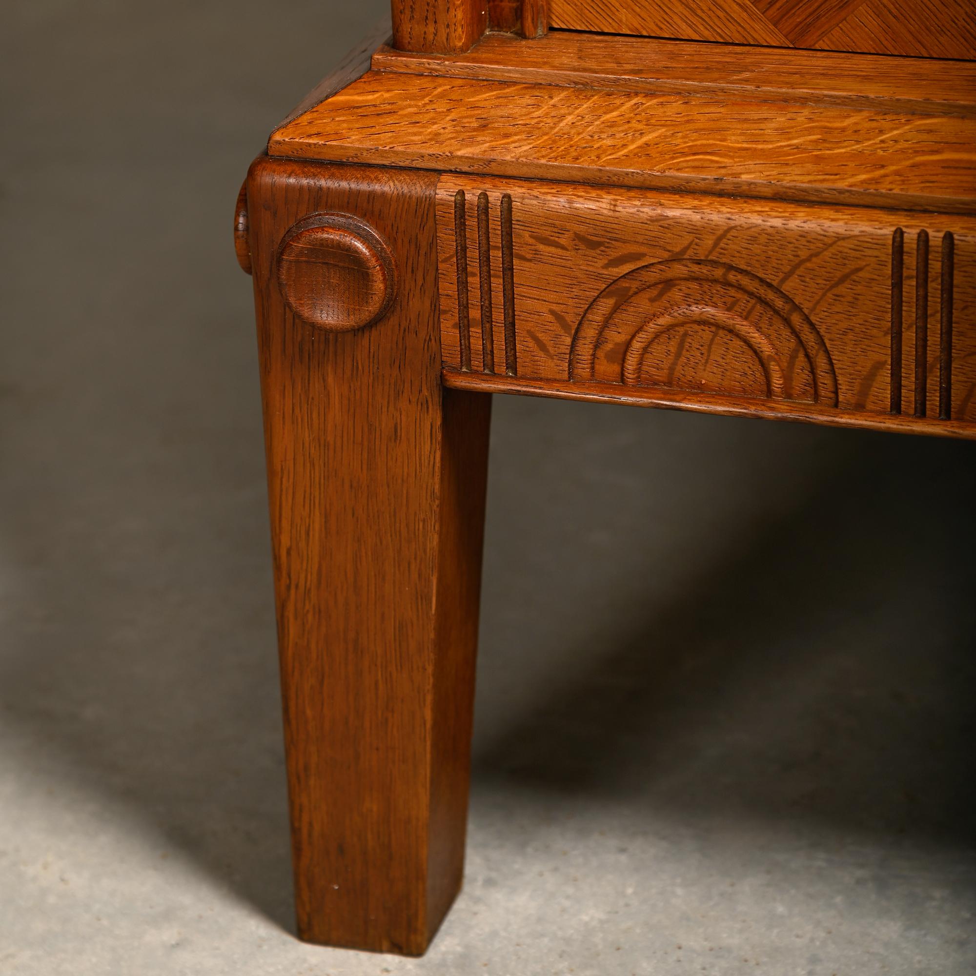 Credenza scandinava in Oak con pannello intagliato raffigurante Mercurio, Svezia, anni '60 in vendita 1
