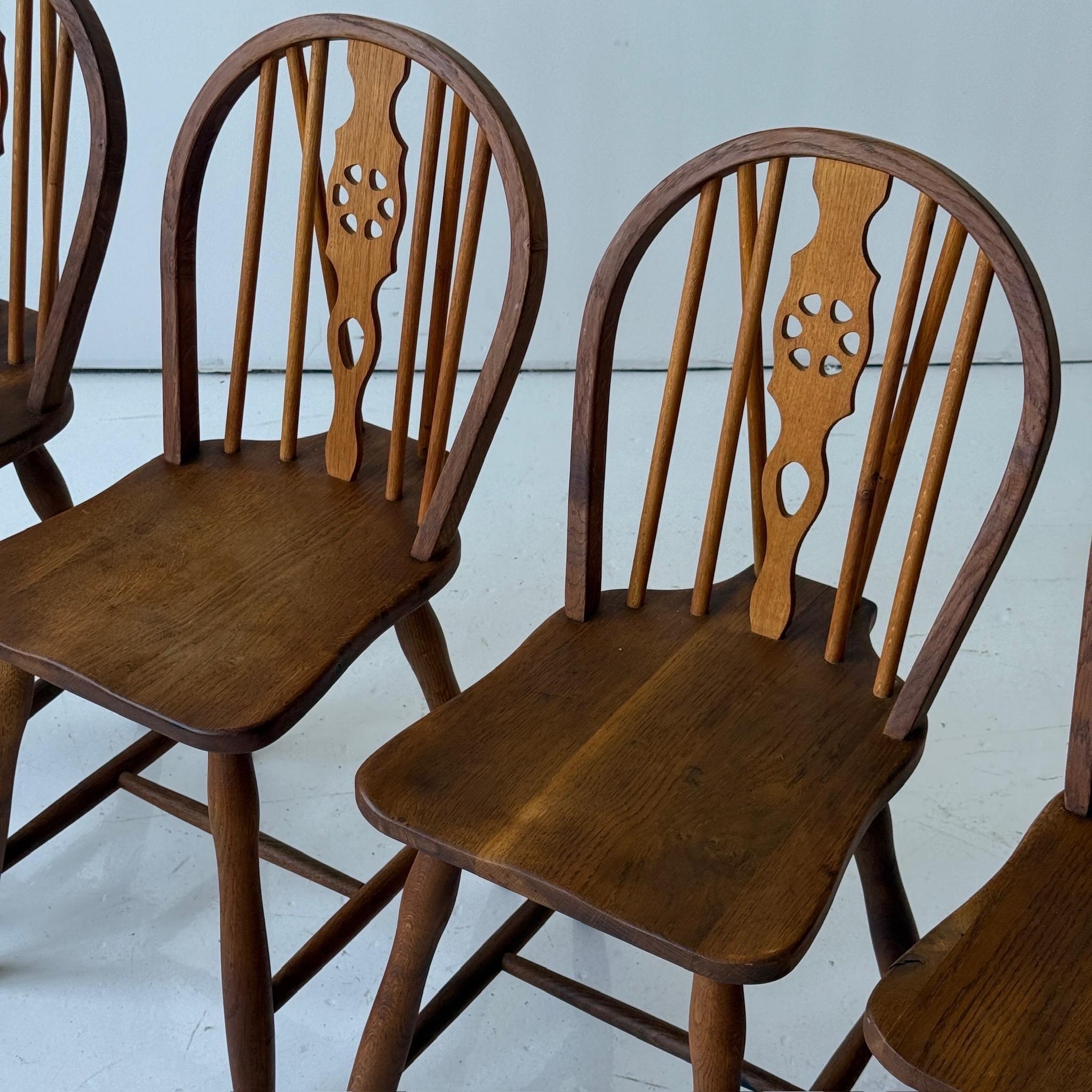 Scandinavo moderno Sedie da pranzo con schienale a fuso in Oak scandinavo in vendita