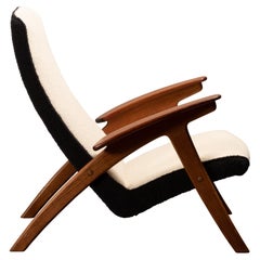 Scandinavian Oak / Teak Grasshopper Lounge Chair in Beige and Black Bouclé Wool