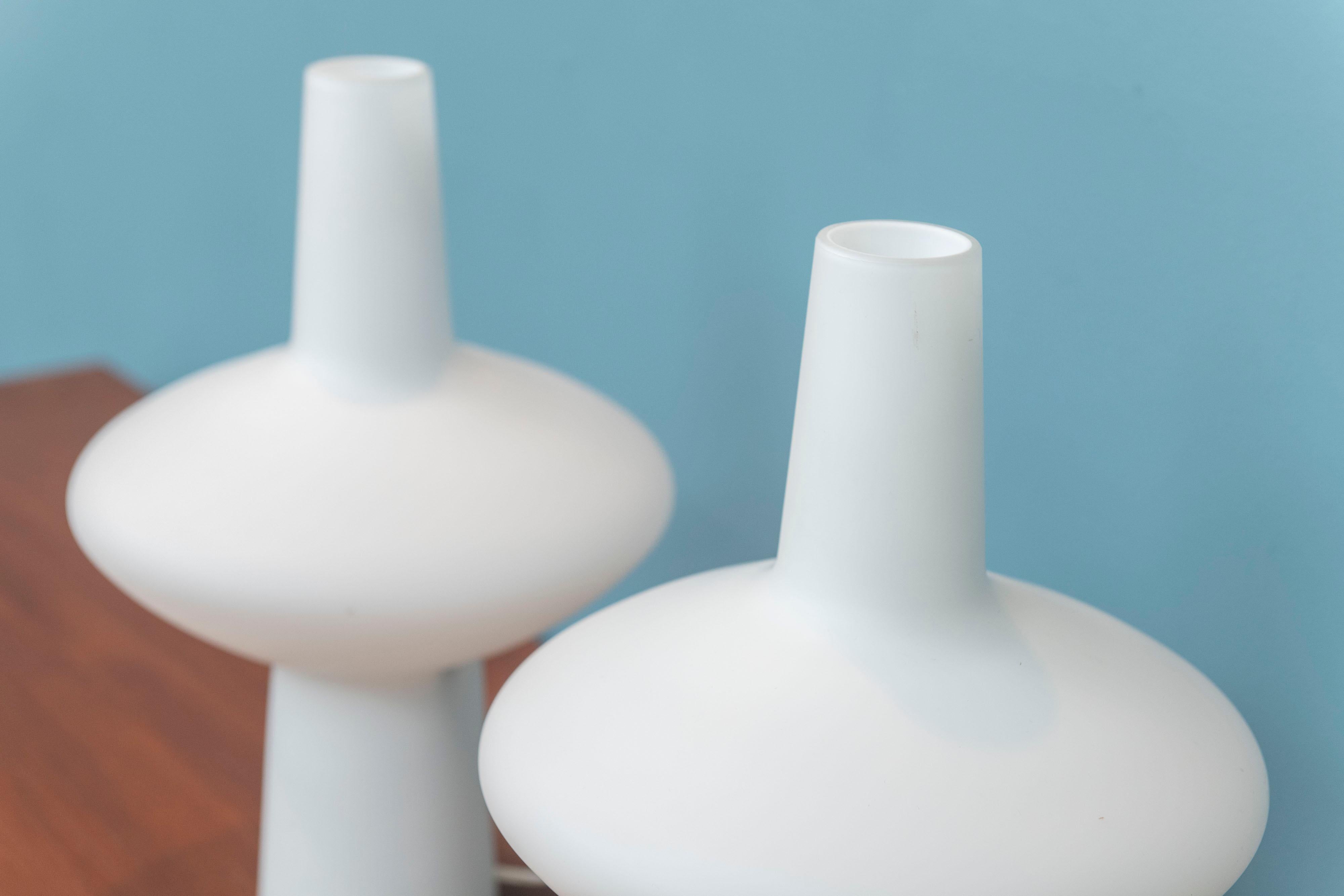 Verre Lampes de table scandinaves en verre opaque en vente