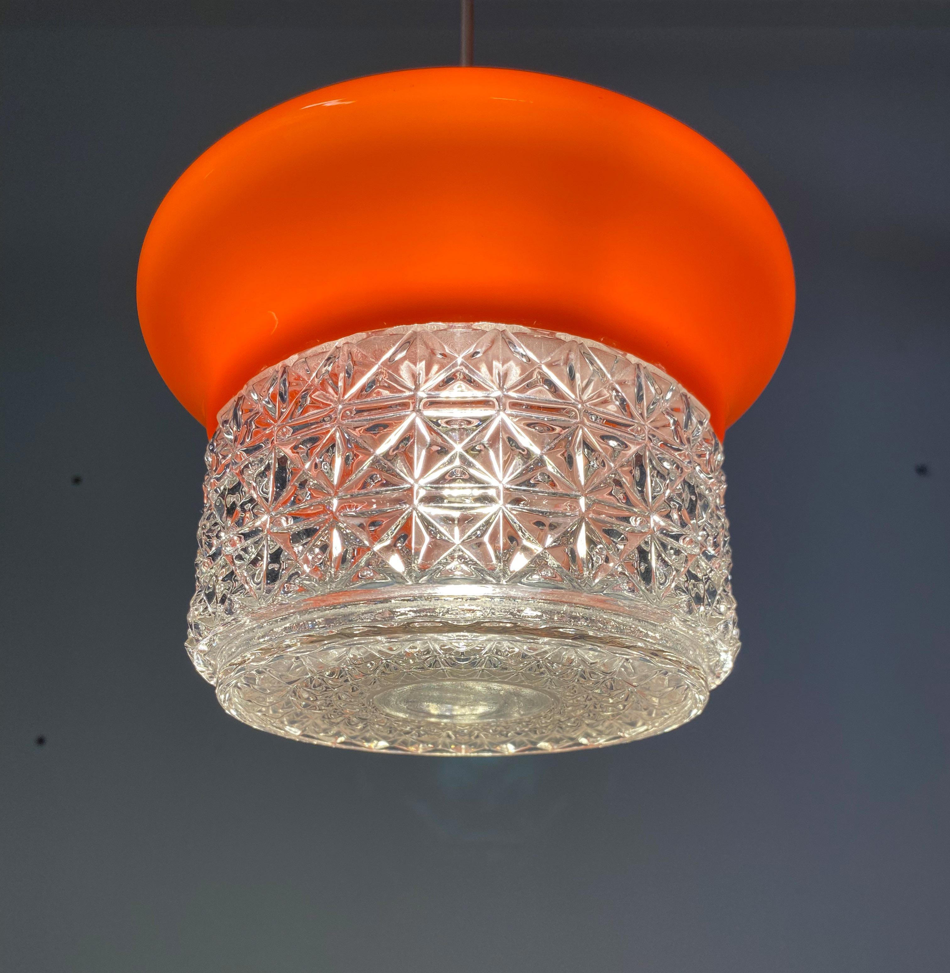 Lámpara colgante escandinava de cristal naranja en venta 2
