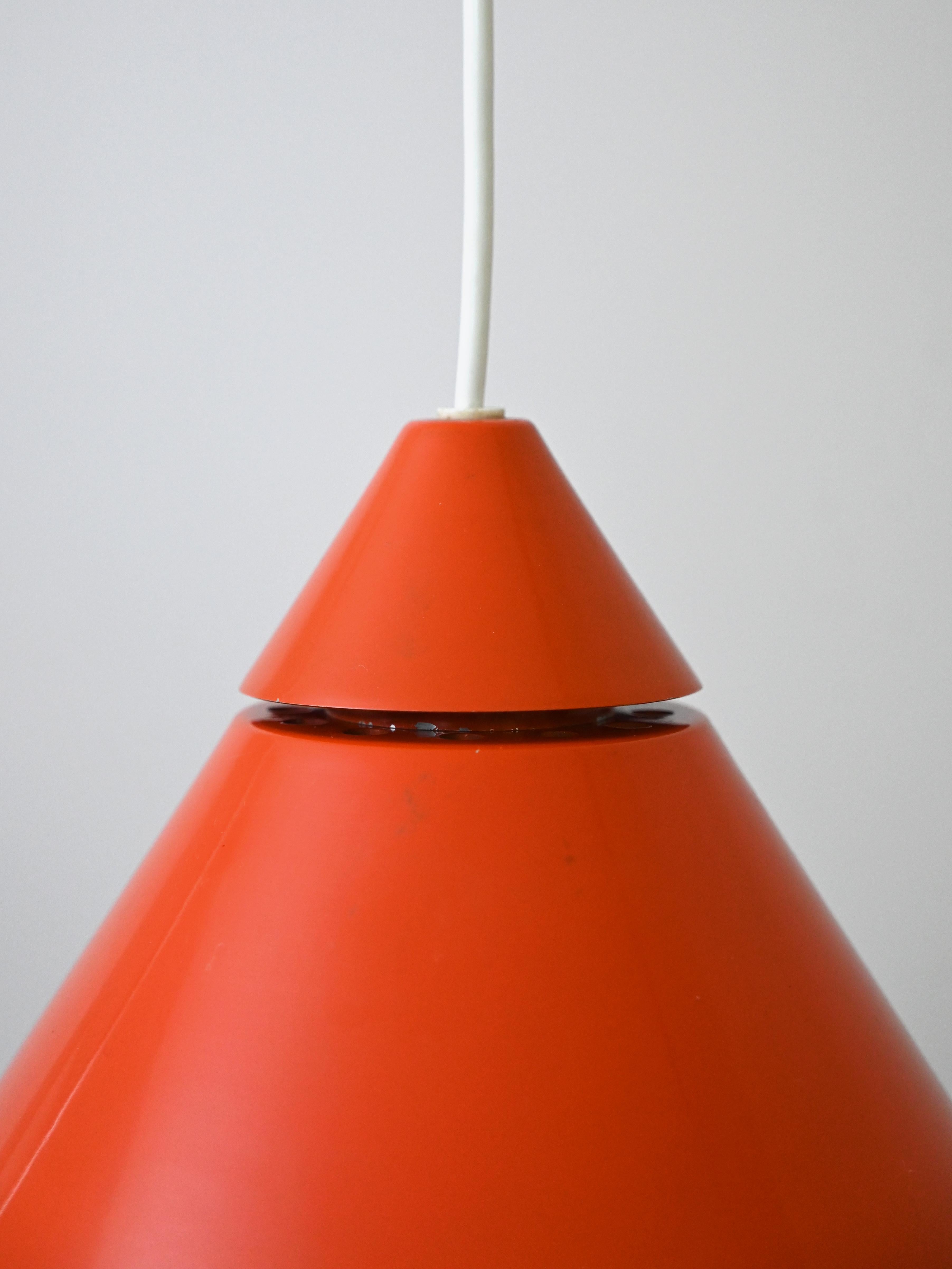 Scandinave moderne Lampe à suspension scandinave orange en vente