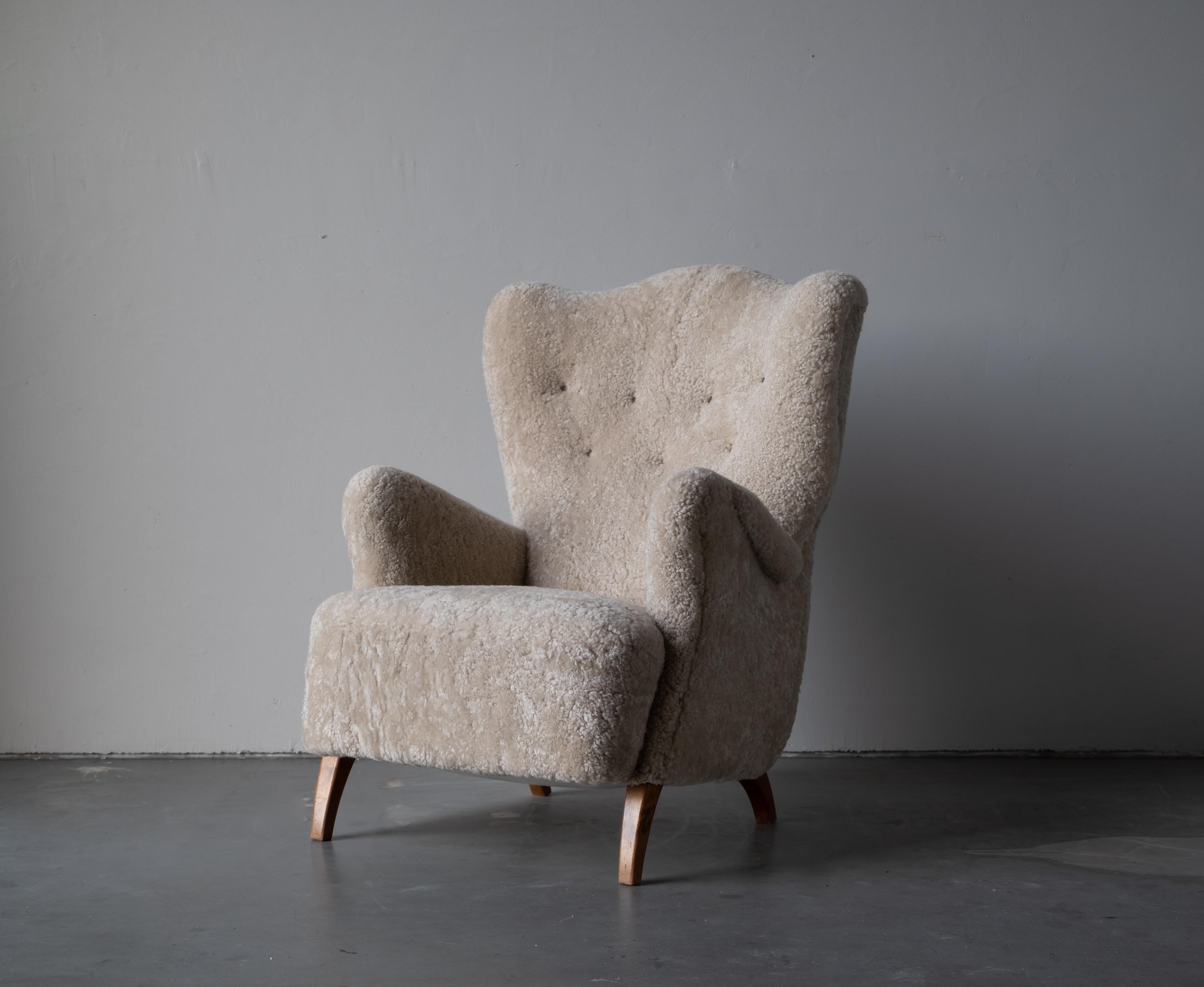 Scandinavian Modern Scandinavian Organic Modernist Lounge Chair, Beige Sheepskin, Oak, 1940s