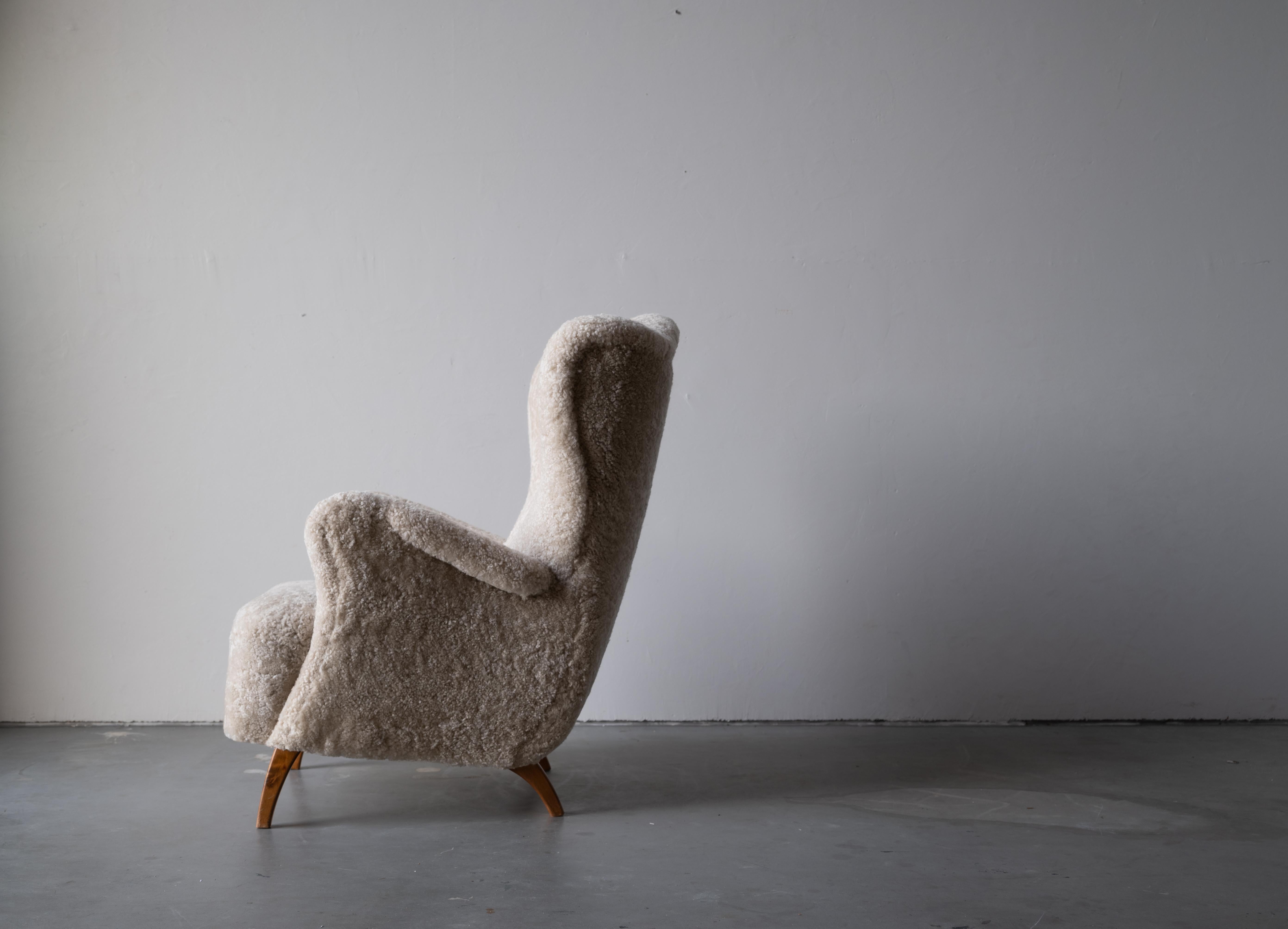 Danish Scandinavian Organic Modernist Lounge Chair, Beige Sheepskin, Oak, 1940s