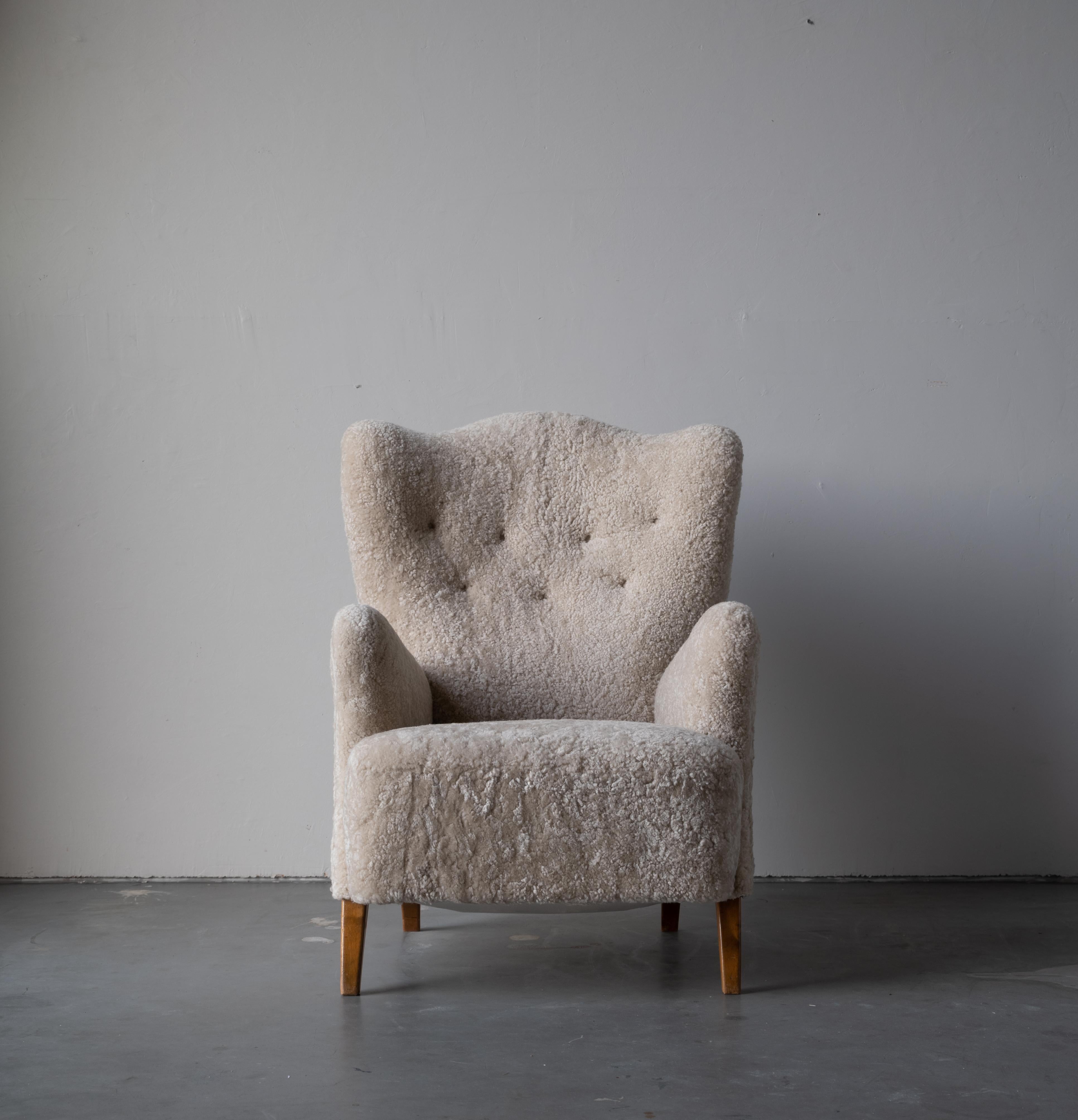 Scandinavian Organic Modernist Lounge Chair, Beige Sheepskin, Oak, 1940s 2
