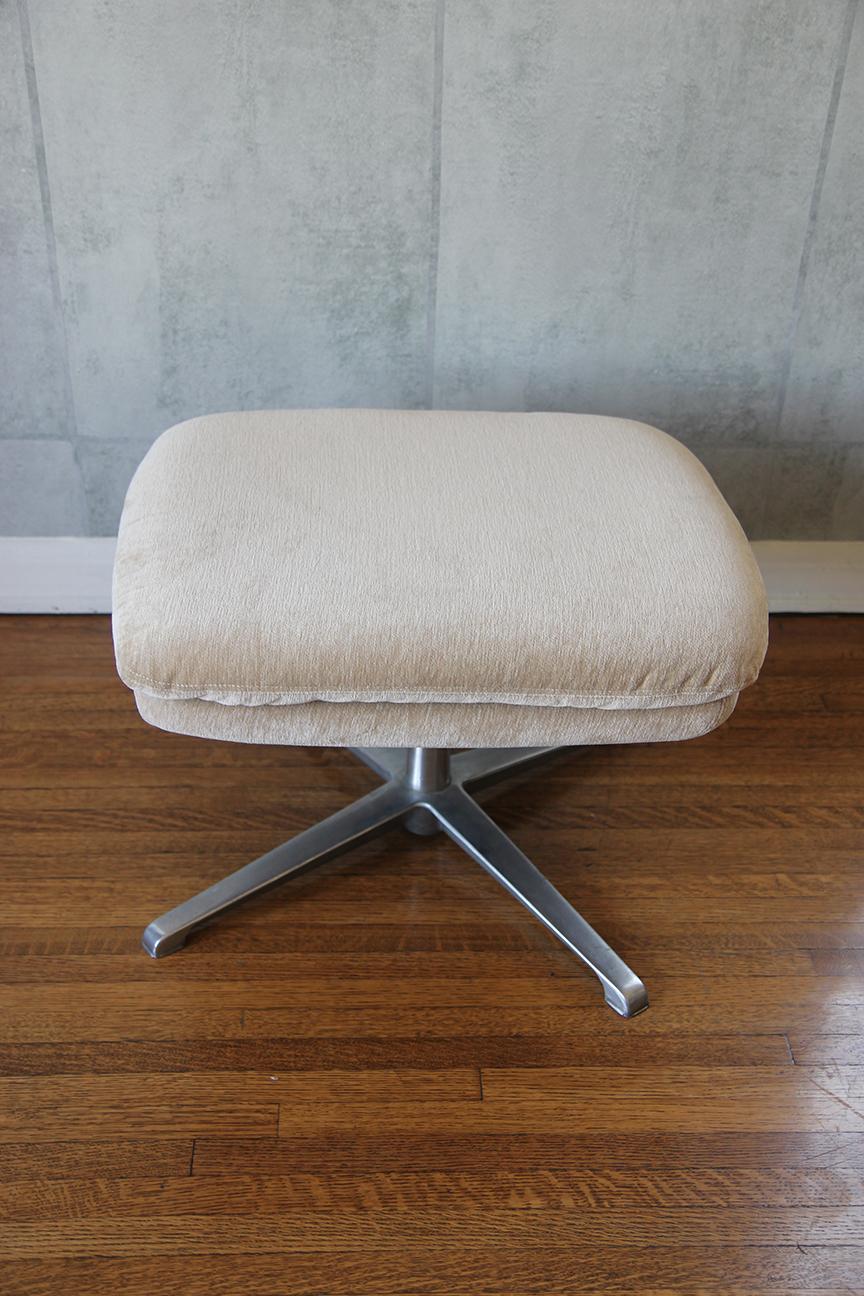 Silla de salón moderna escandinava Orveman con reposapiés - Set en venta 9