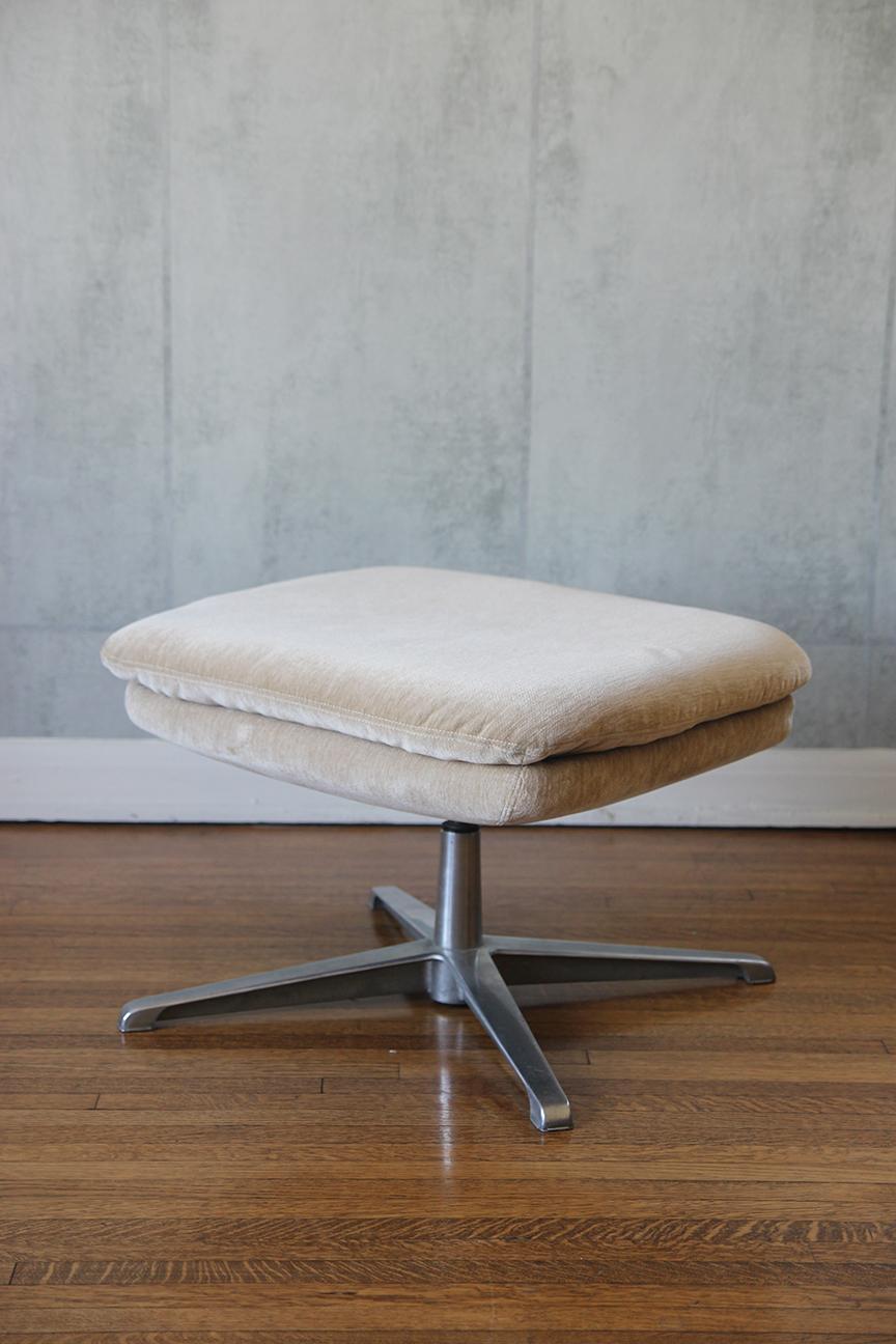 Silla de salón moderna escandinava Orveman con reposapiés - Set en venta 10