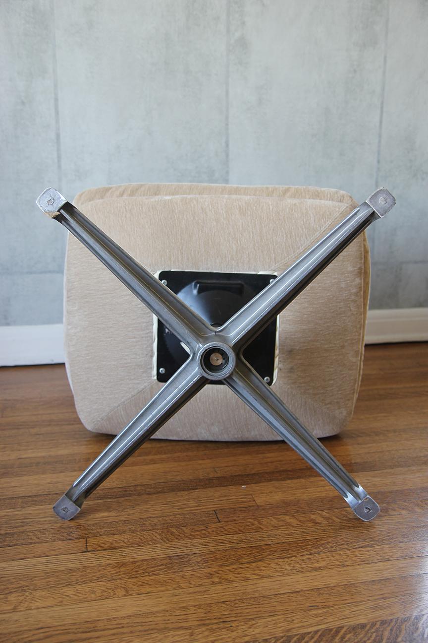 Silla de salón moderna escandinava Orveman con reposapiés - Set en venta 12
