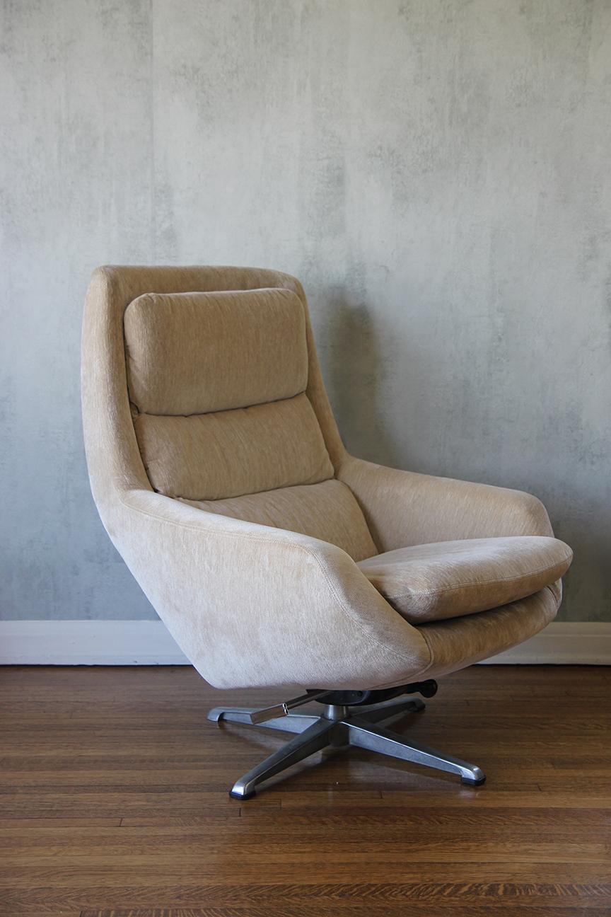 Silla de salón moderna escandinava Orveman con reposapiés - Set Noruego en venta