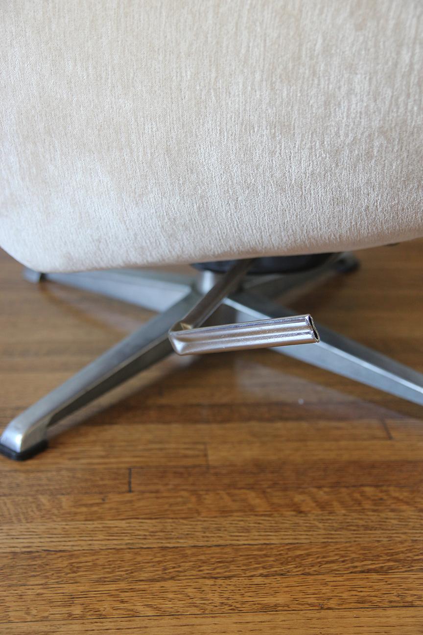 Silla de salón moderna escandinava Orveman con reposapiés - Set finales del siglo XX en venta