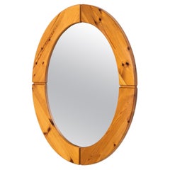 Espejo de pared escandinavo ovalado de pino macizo, años 70