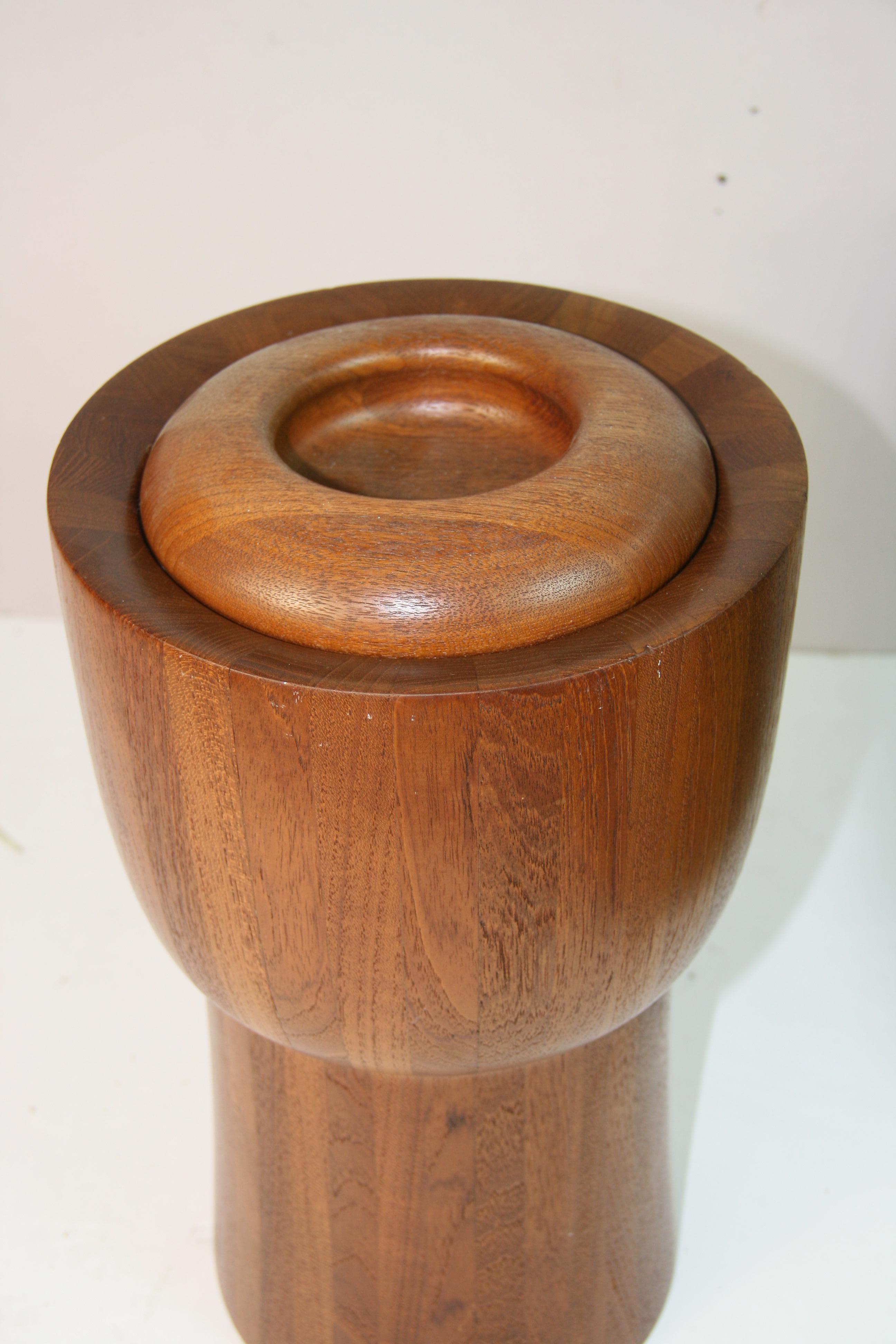 Scandinavian Oversized Teak Ice bucket In Good Condition For Sale In Douglas Manor, NY