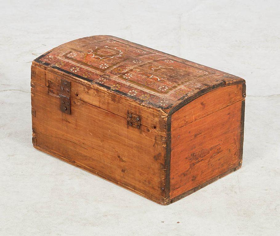 Caja decorada con pintura escandinava en venta 3