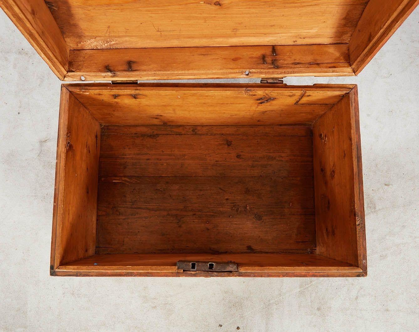 Caja decorada con pintura escandinava en venta 6