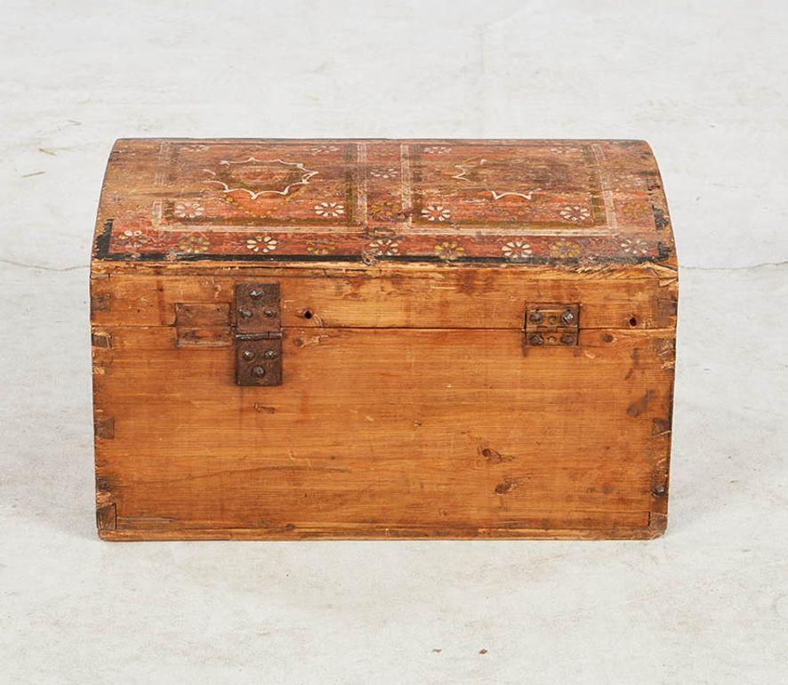 Caja decorada con pintura escandinava en venta 2